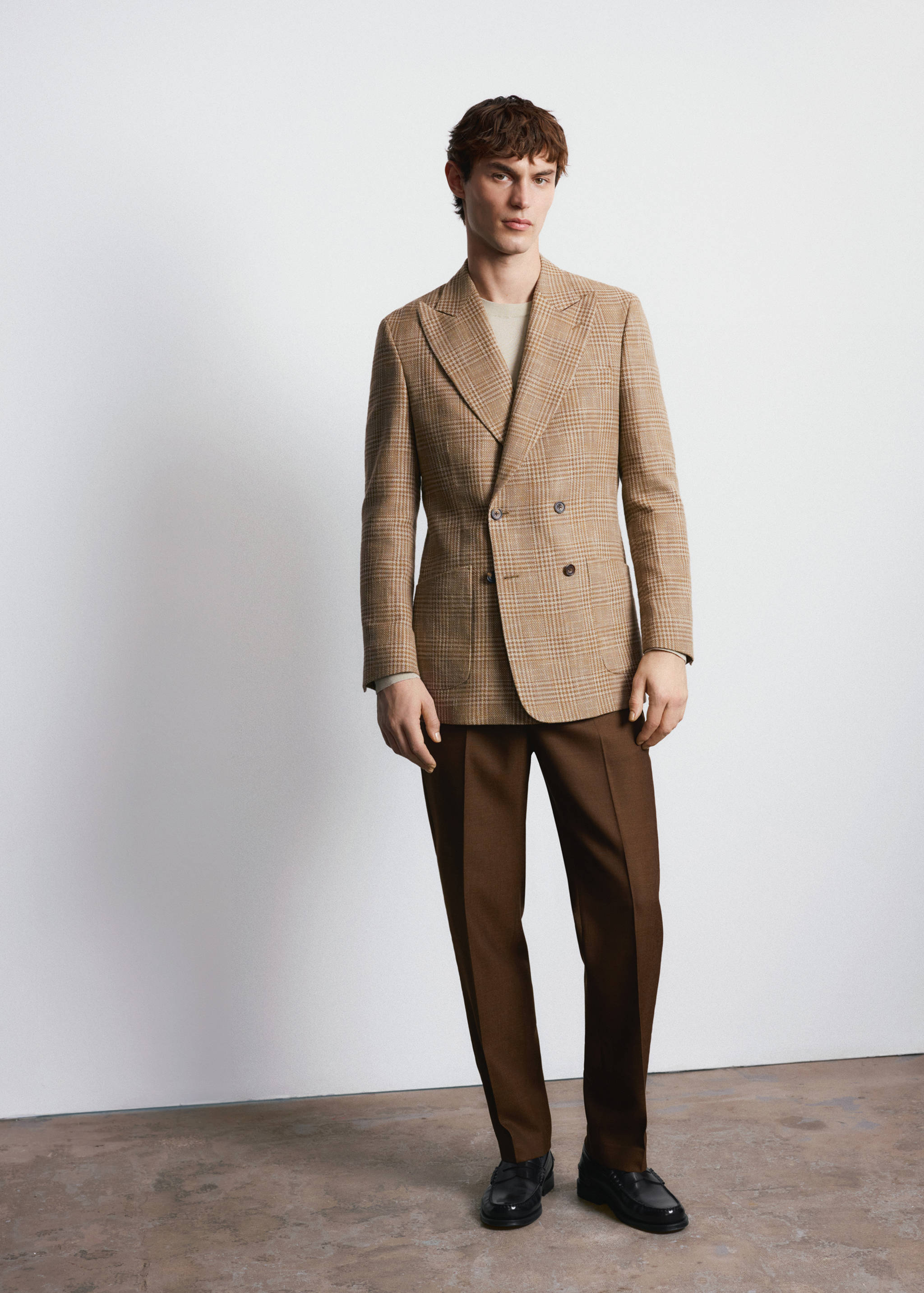 Двубортный пиджак приталенного кроя из ткани Lanificio Campore® - Общий план