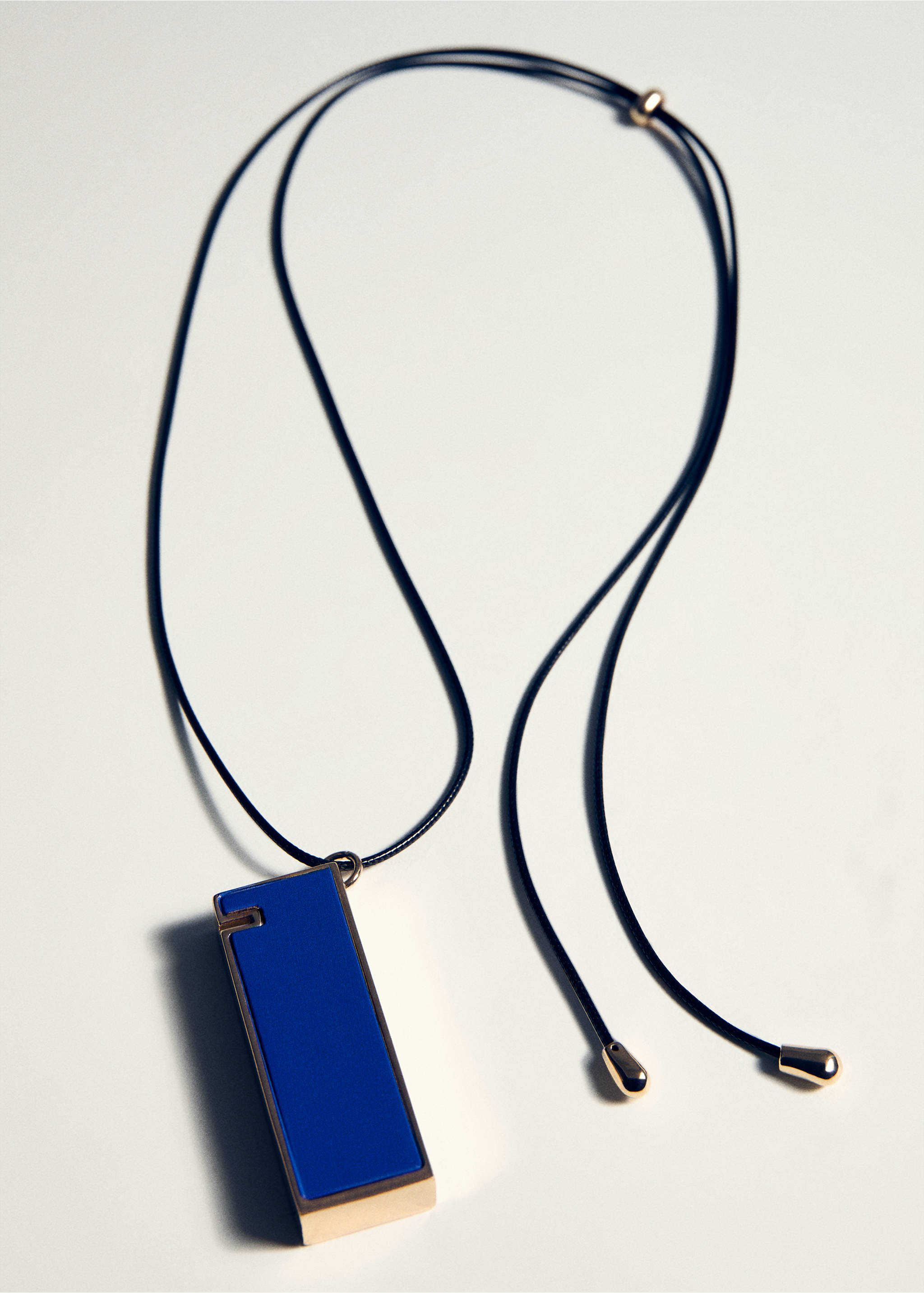 Pendant necklace with metal component - Details of the article 5, Blue. Ref: 27035161-00.