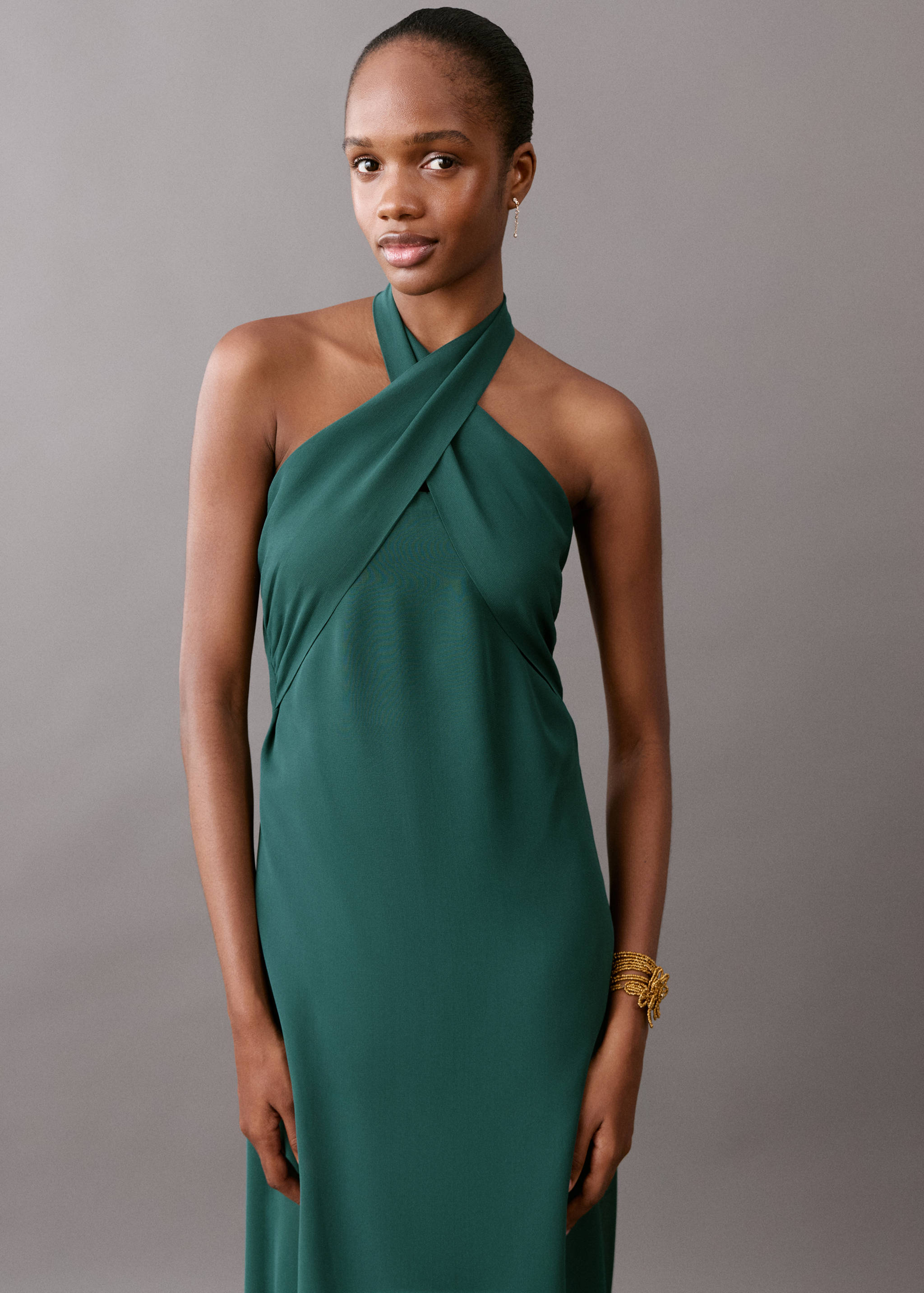 Vestido cuello halter - Plano medio