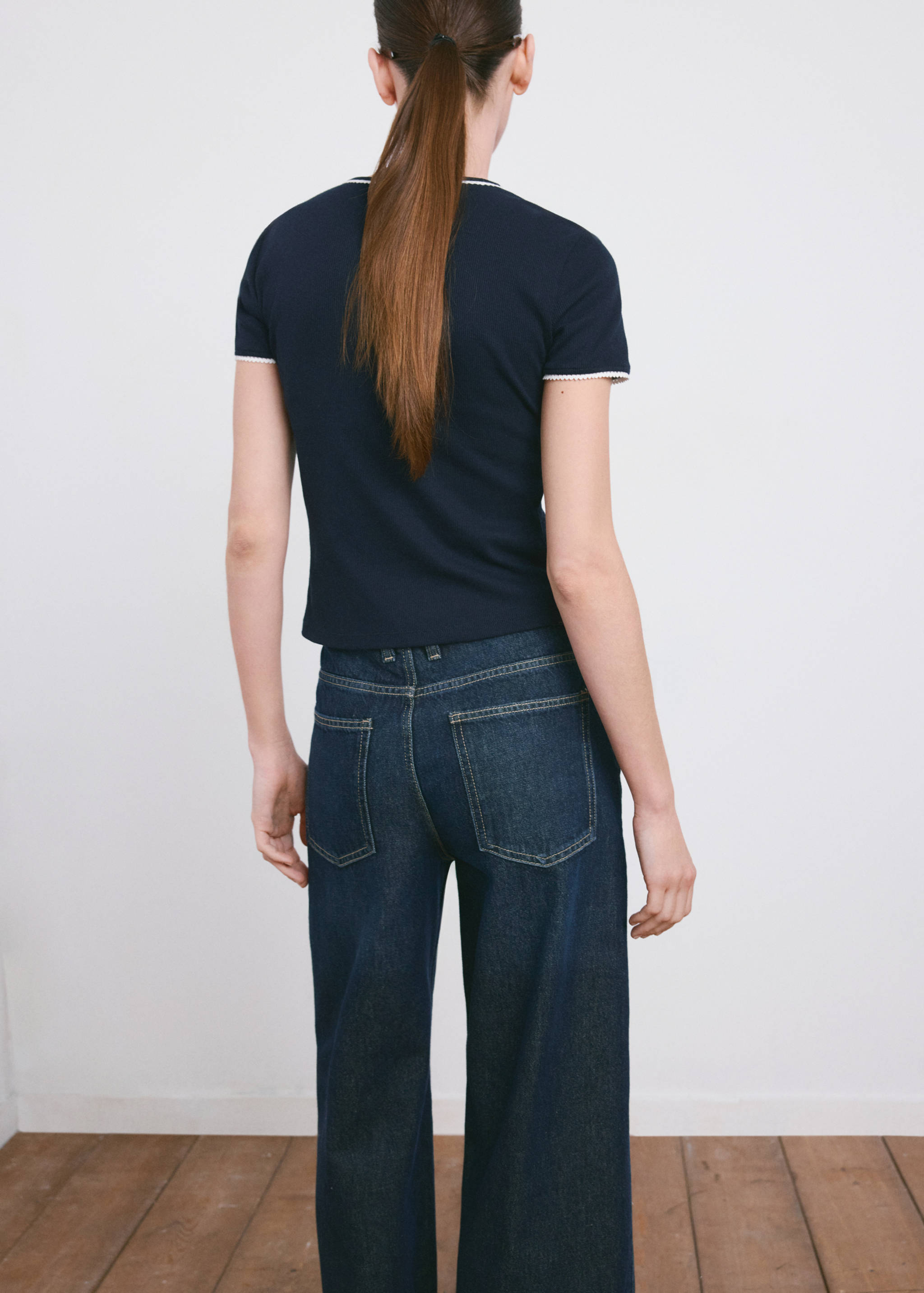 Contrast trim T-shirt - Reverse of the article