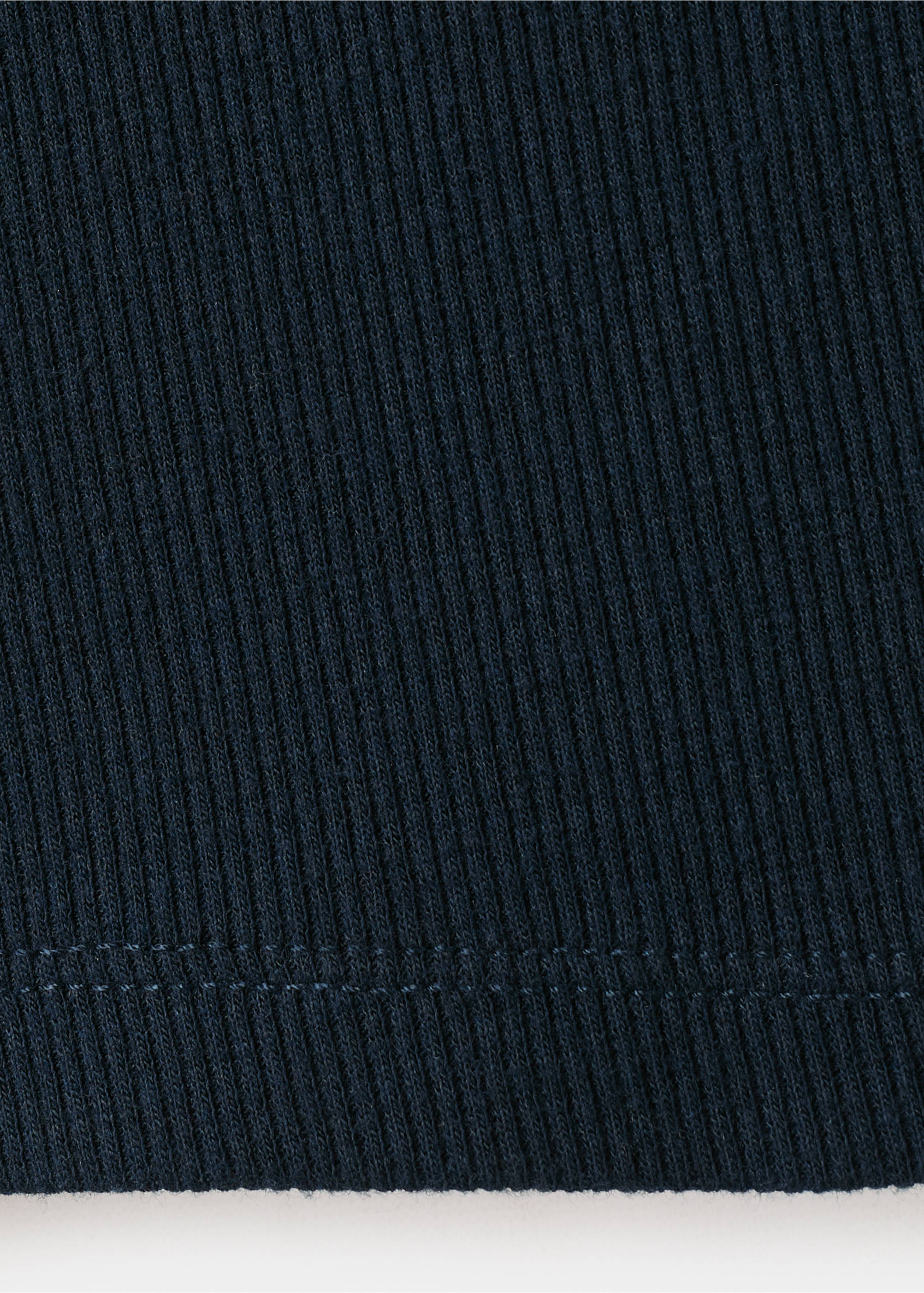 Contrast trim T-shirt - Details of the article 8, Navy. Ref: 27035826-00.