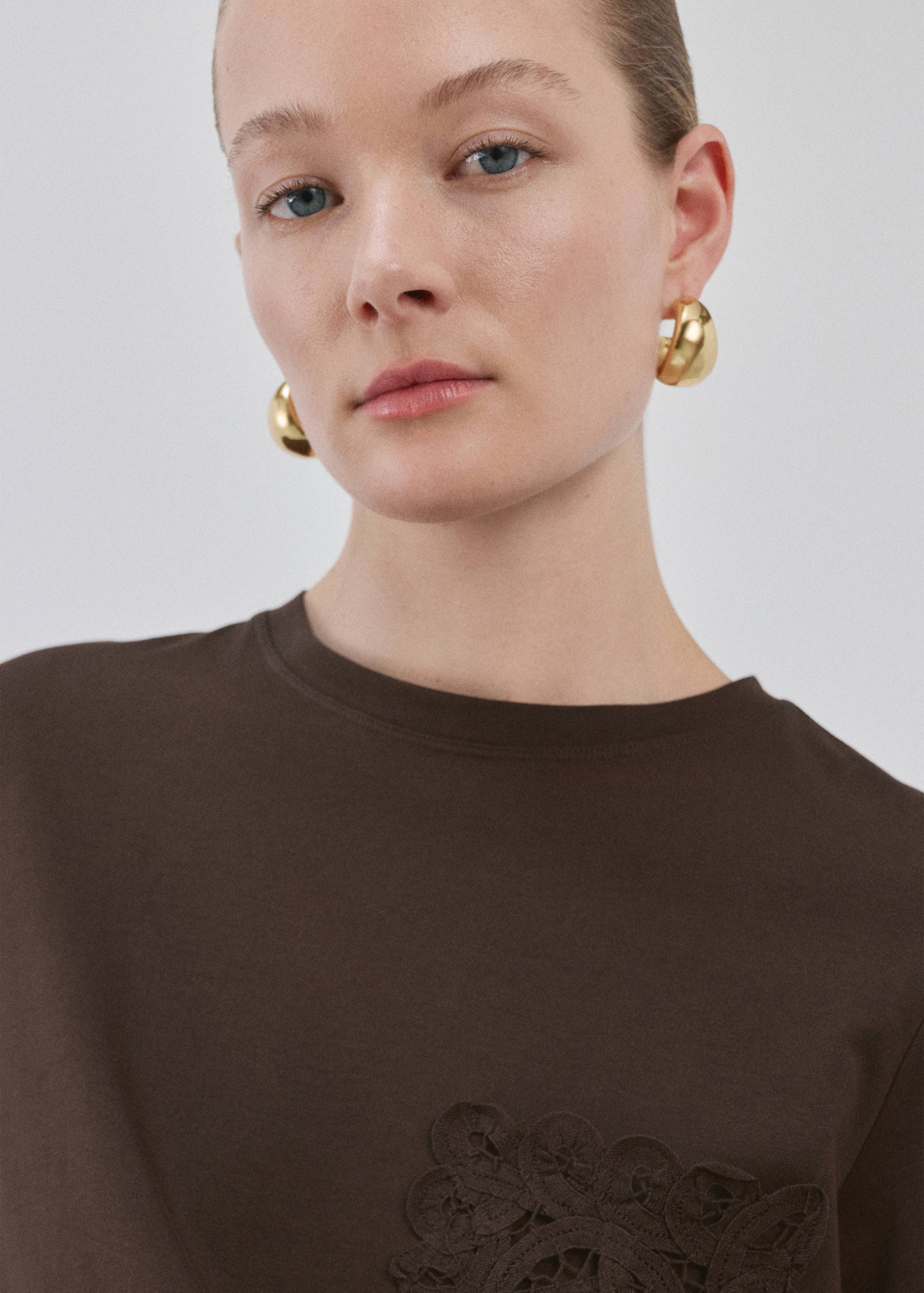 Embroidered cotton T-shirt - Details of the article 1