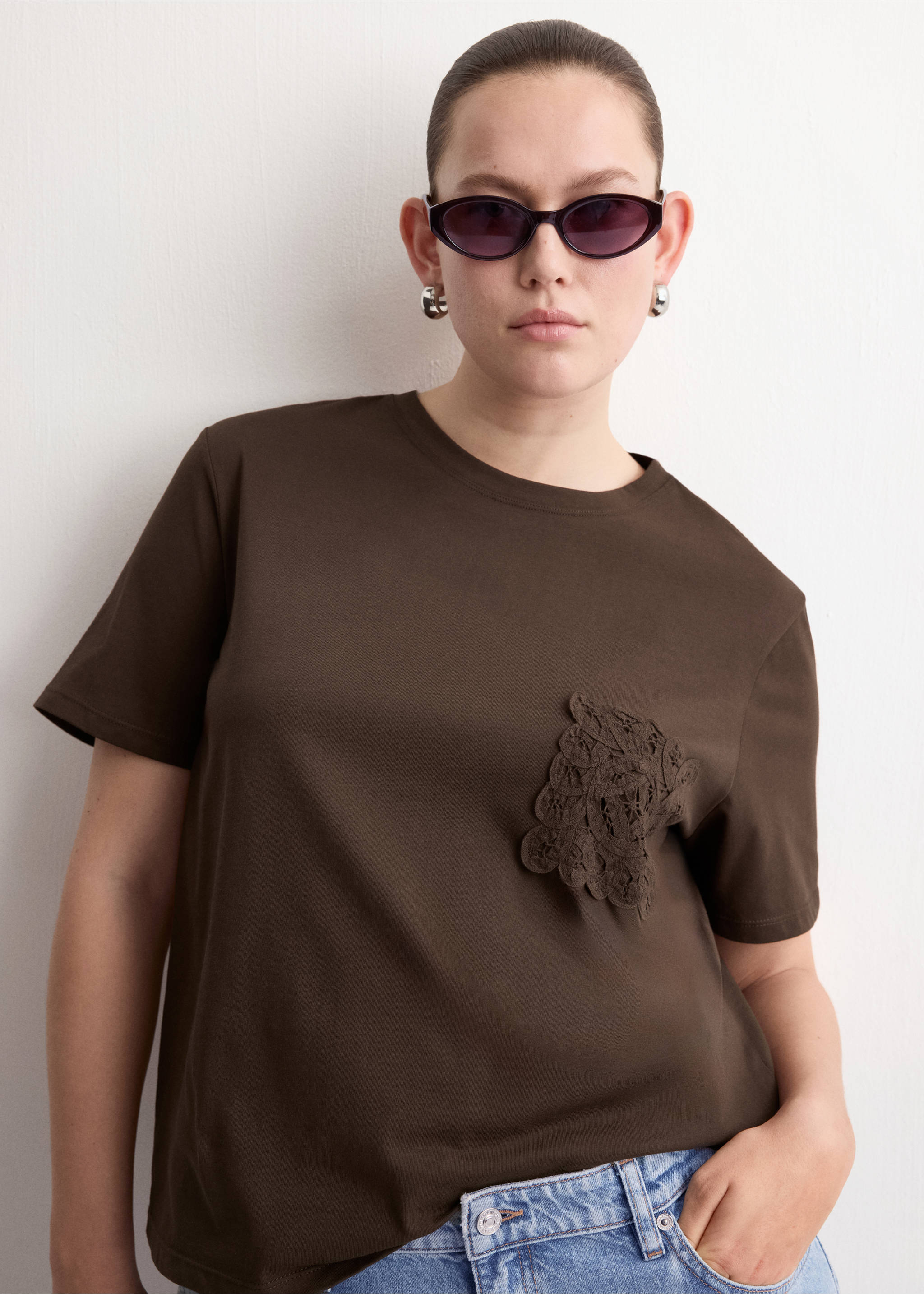 Broderad bomull t-shirt - Detaljer om artikeln 5, Choklad. Ref: 27035827-00.