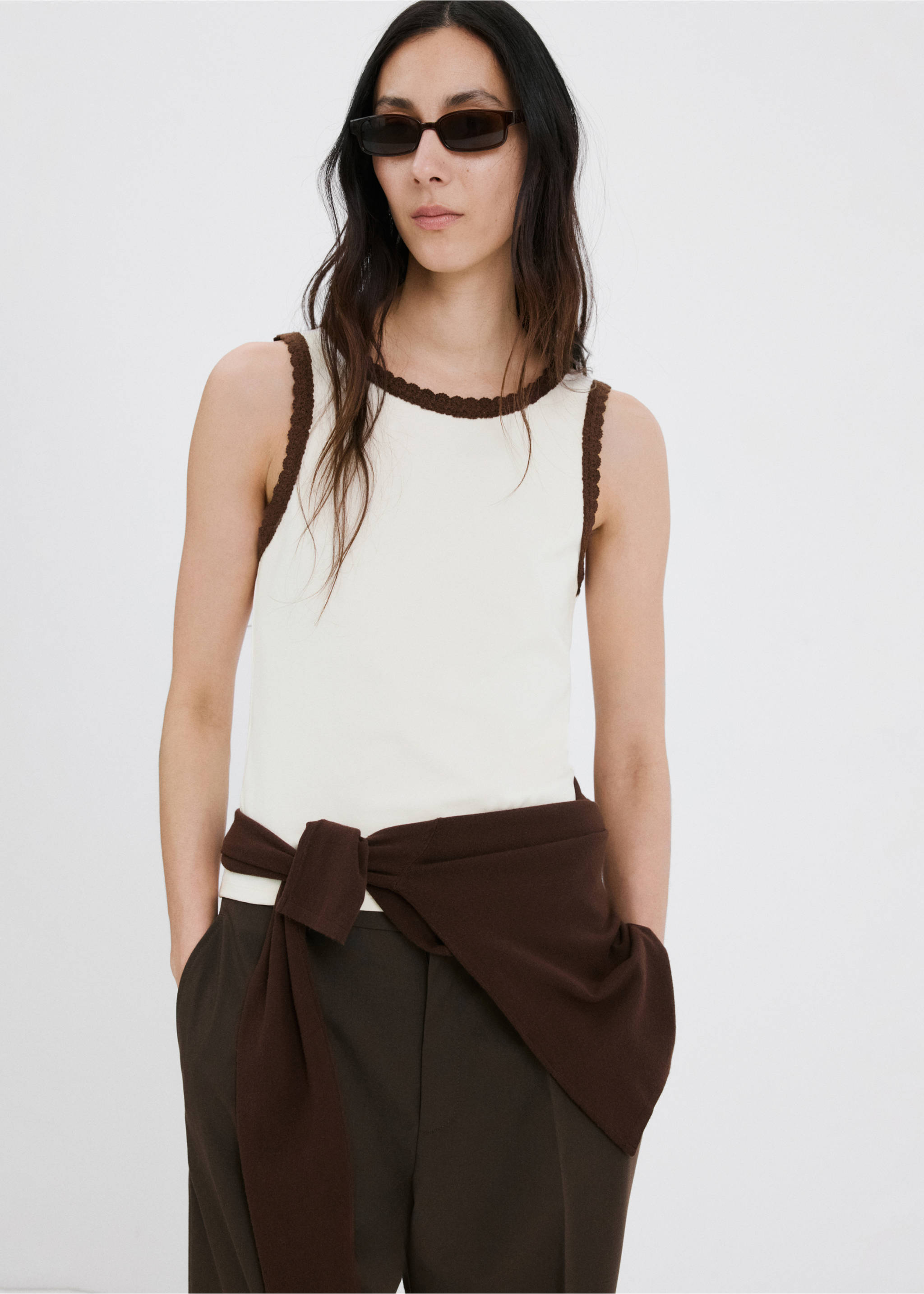 Top finitions festonnées - Plan moyen, Écru. Ref: 27035829-00.