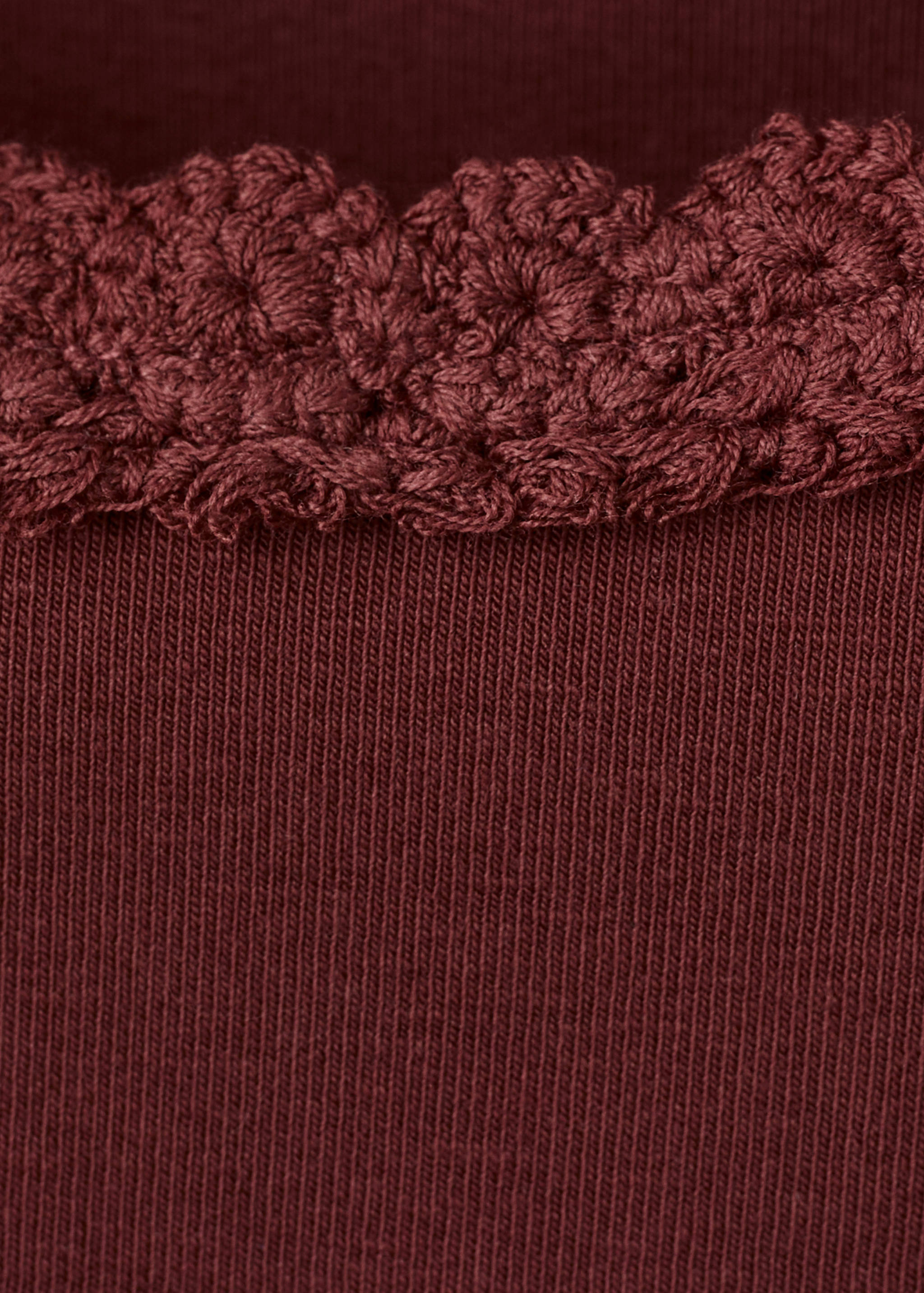 Top cu terminații festonate - Detaliu al articolului 0