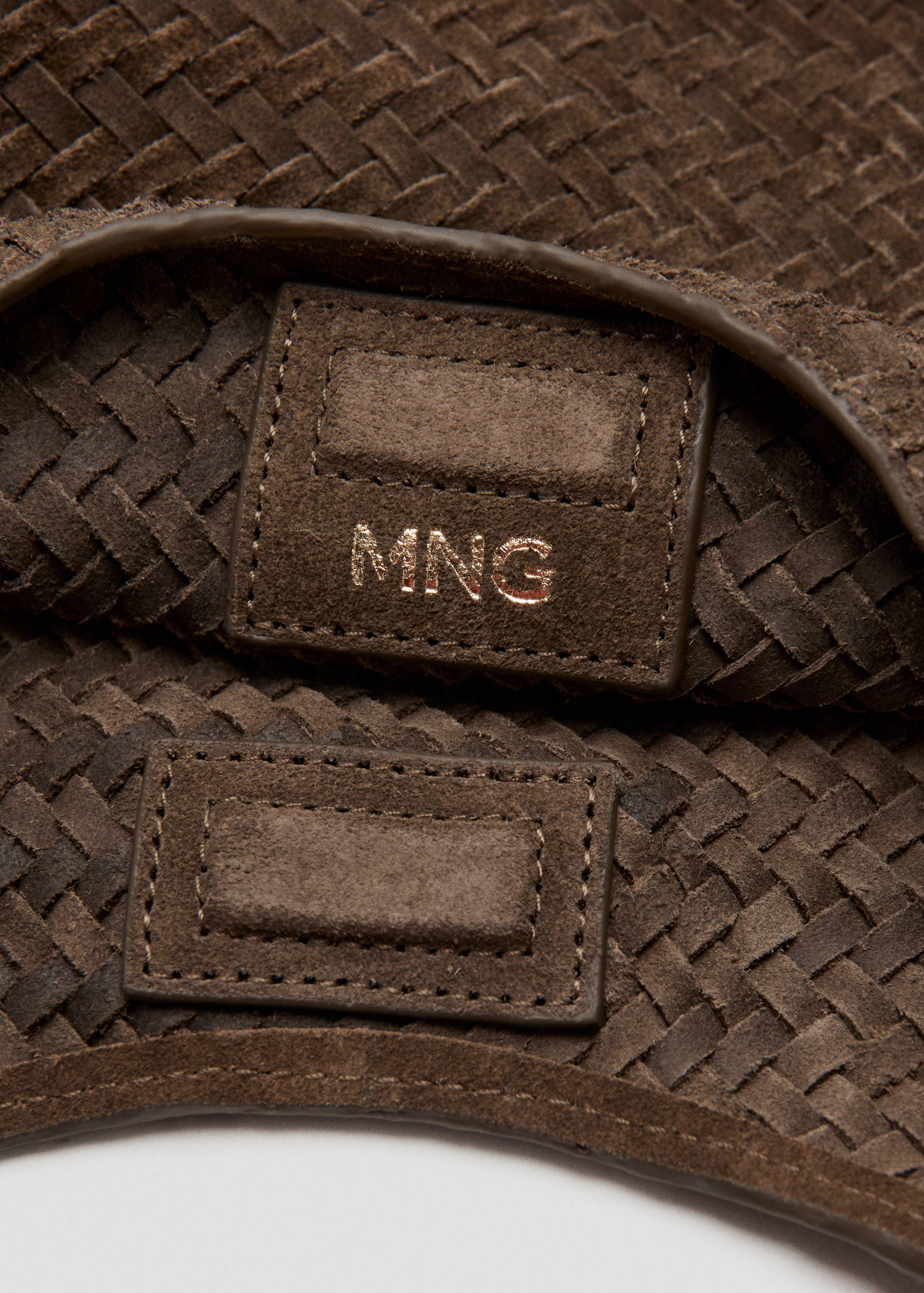 Braided leather shoulder bag - Details of the article 2