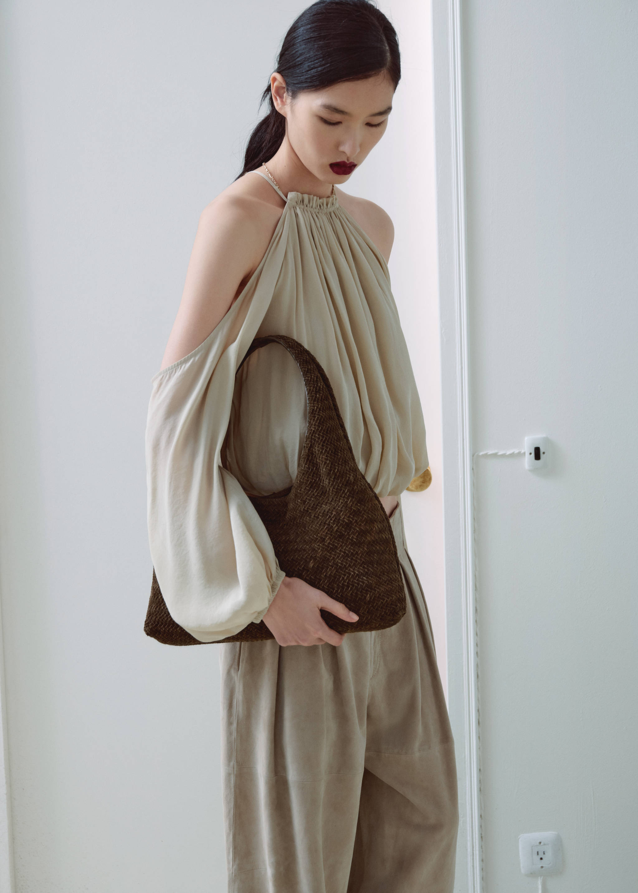 Μεσαία τσάντα ώμου δέρμα πλεγμένο - Λεπτομέρεια του προϊόντος 6