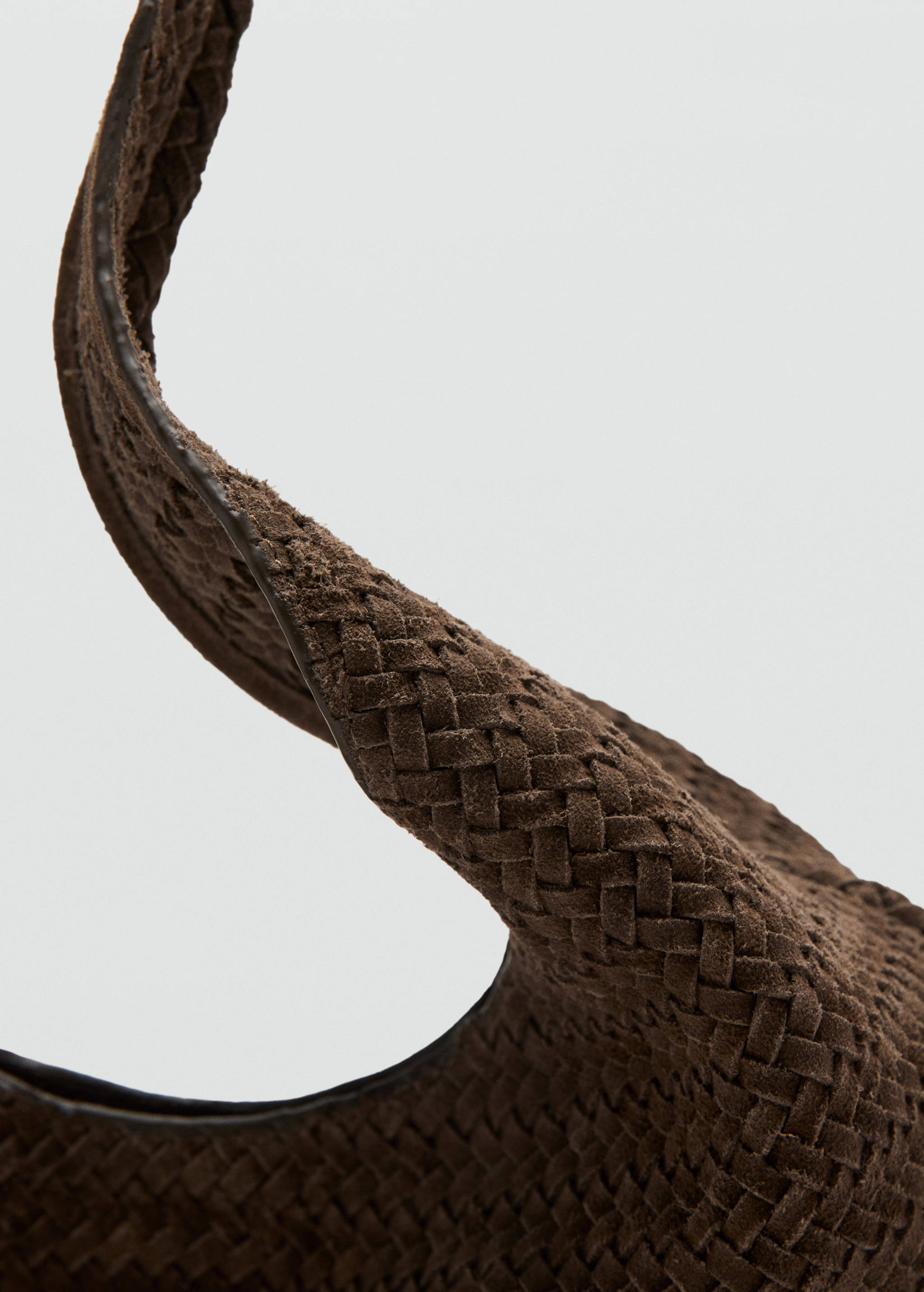 Medium braided leather shoulder bag - Details of the article 1