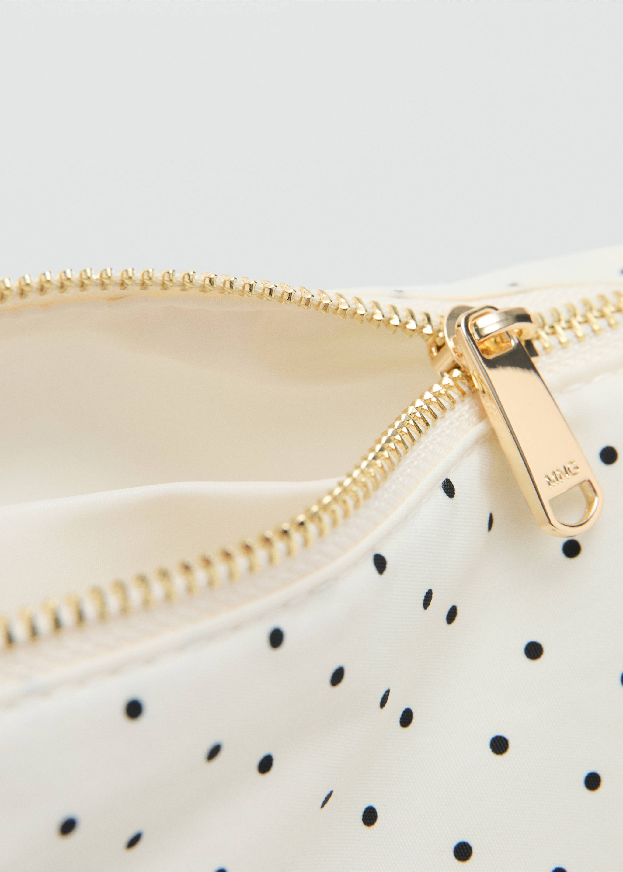 Medium polka dot toiletry bag - Details of the article 1, Off White. Ref: 27035836-00.