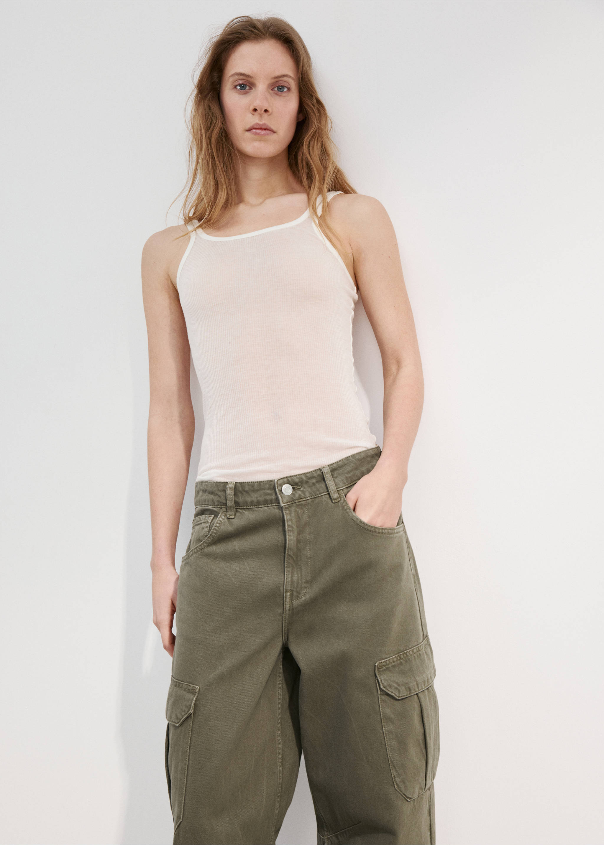 Pocket cargo jeans - Details of the article 1, Khaki. Ref: 27035842-00.