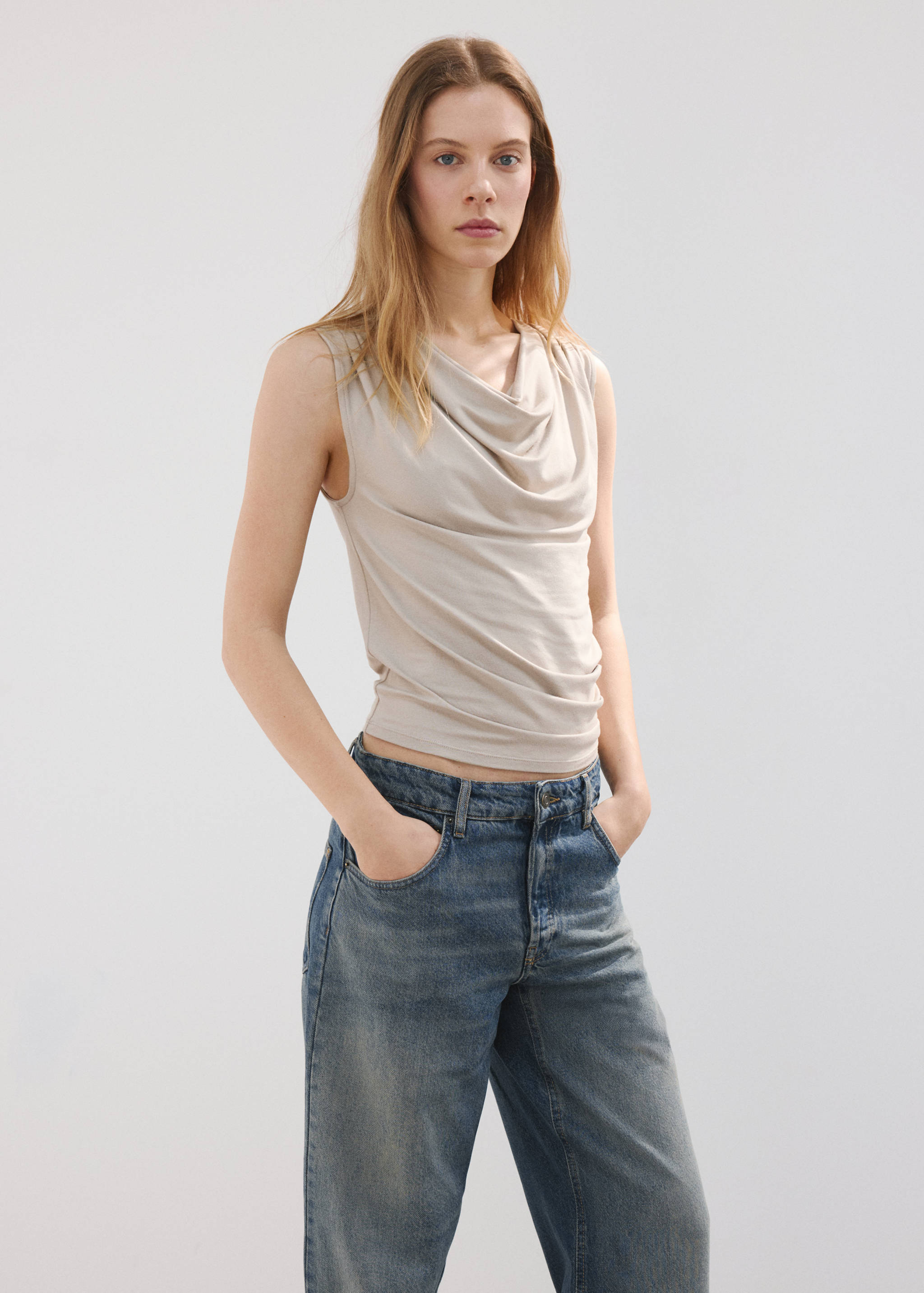 Straight low-waist jeans - Details of the article 1