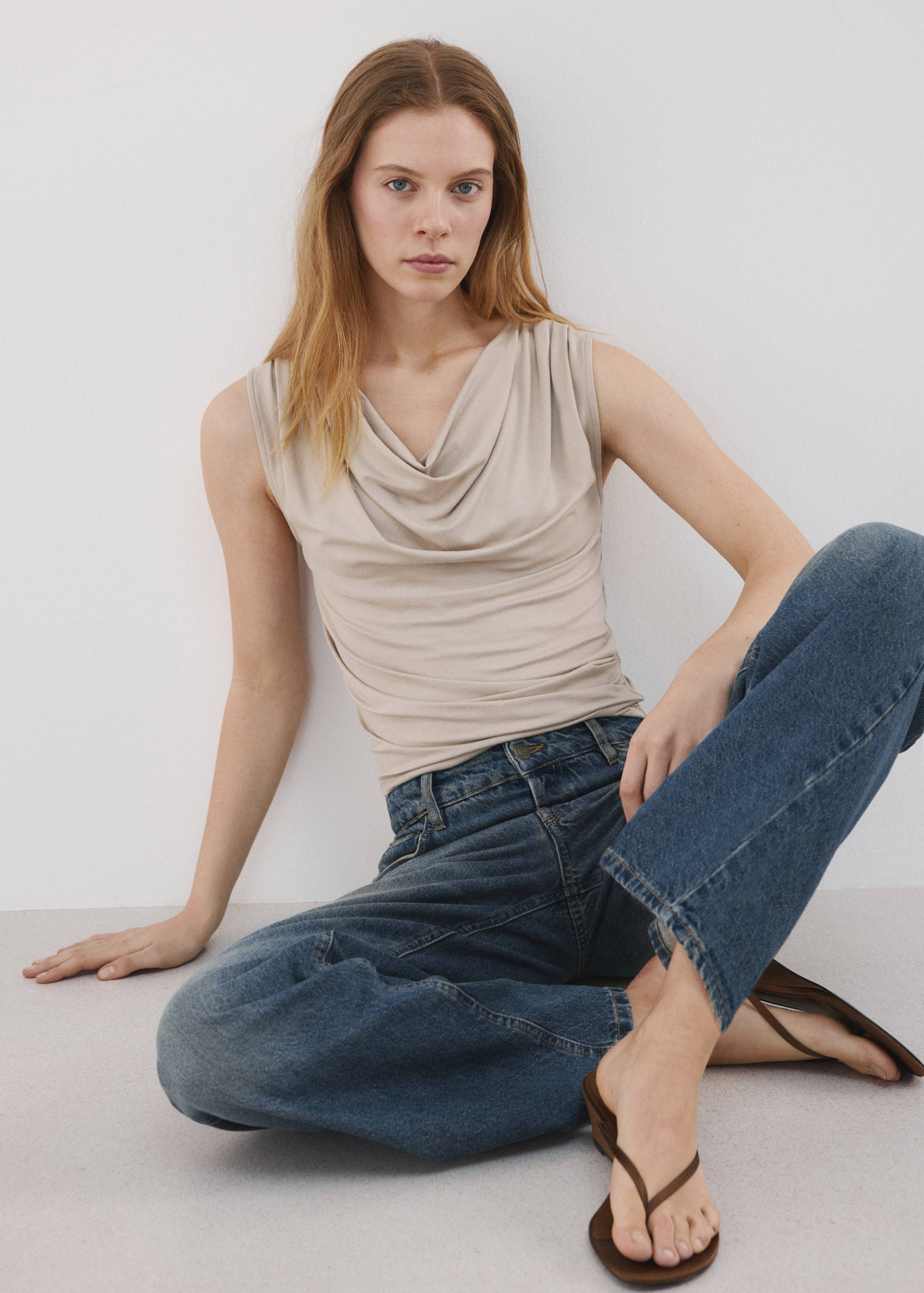 Straight low-waist jeans - Details of the article 2