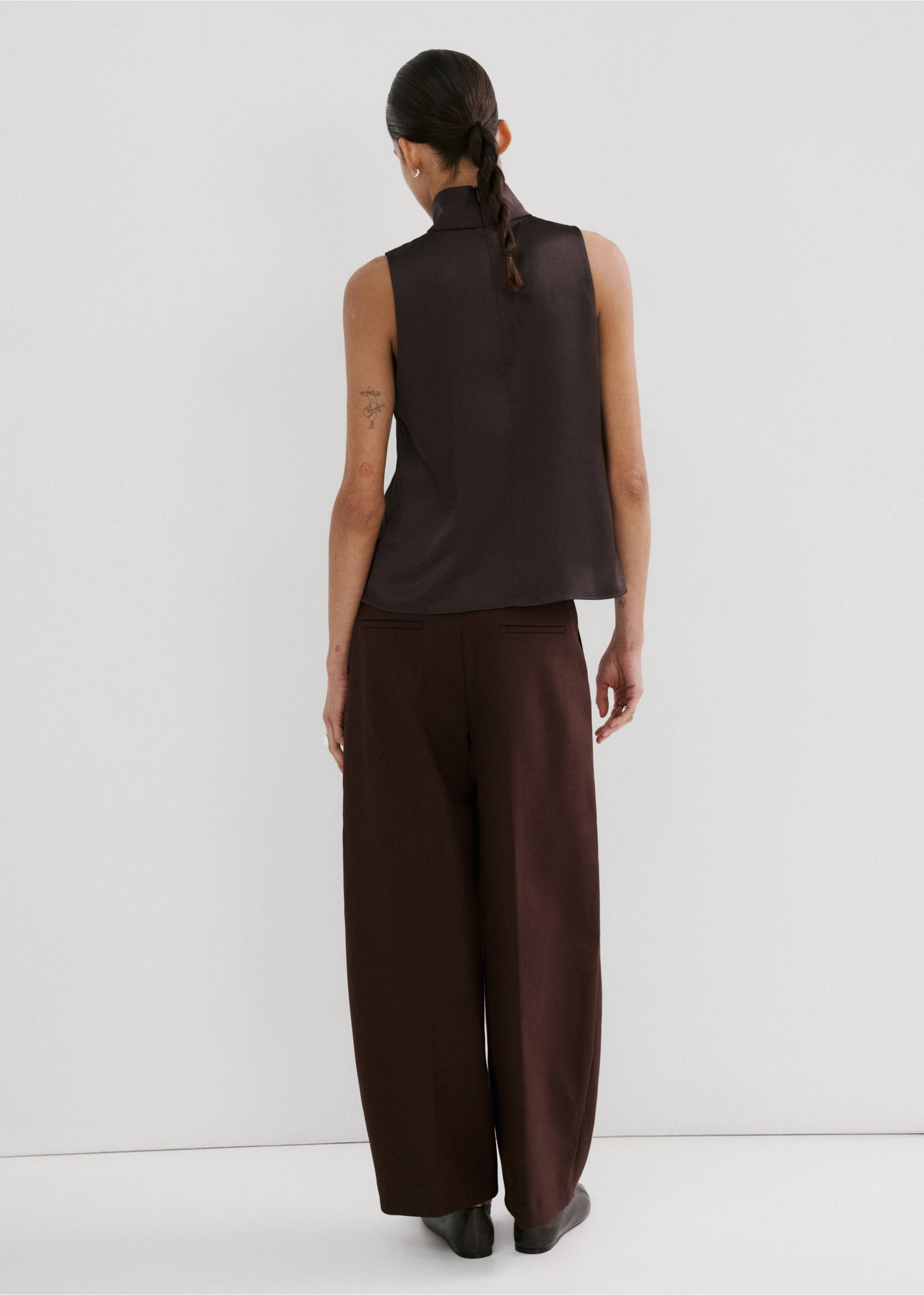 High collar satin blouse - Reverse of the article, Chocolate. Ref: 27035845-00.