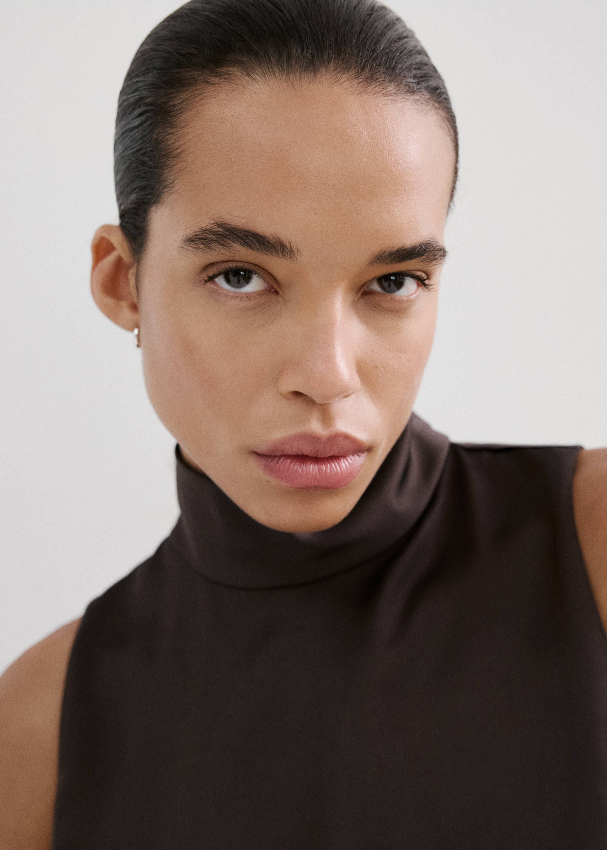 High collar satin blouse - Details of the article 1, Chocolate. Ref: 27035845-00.