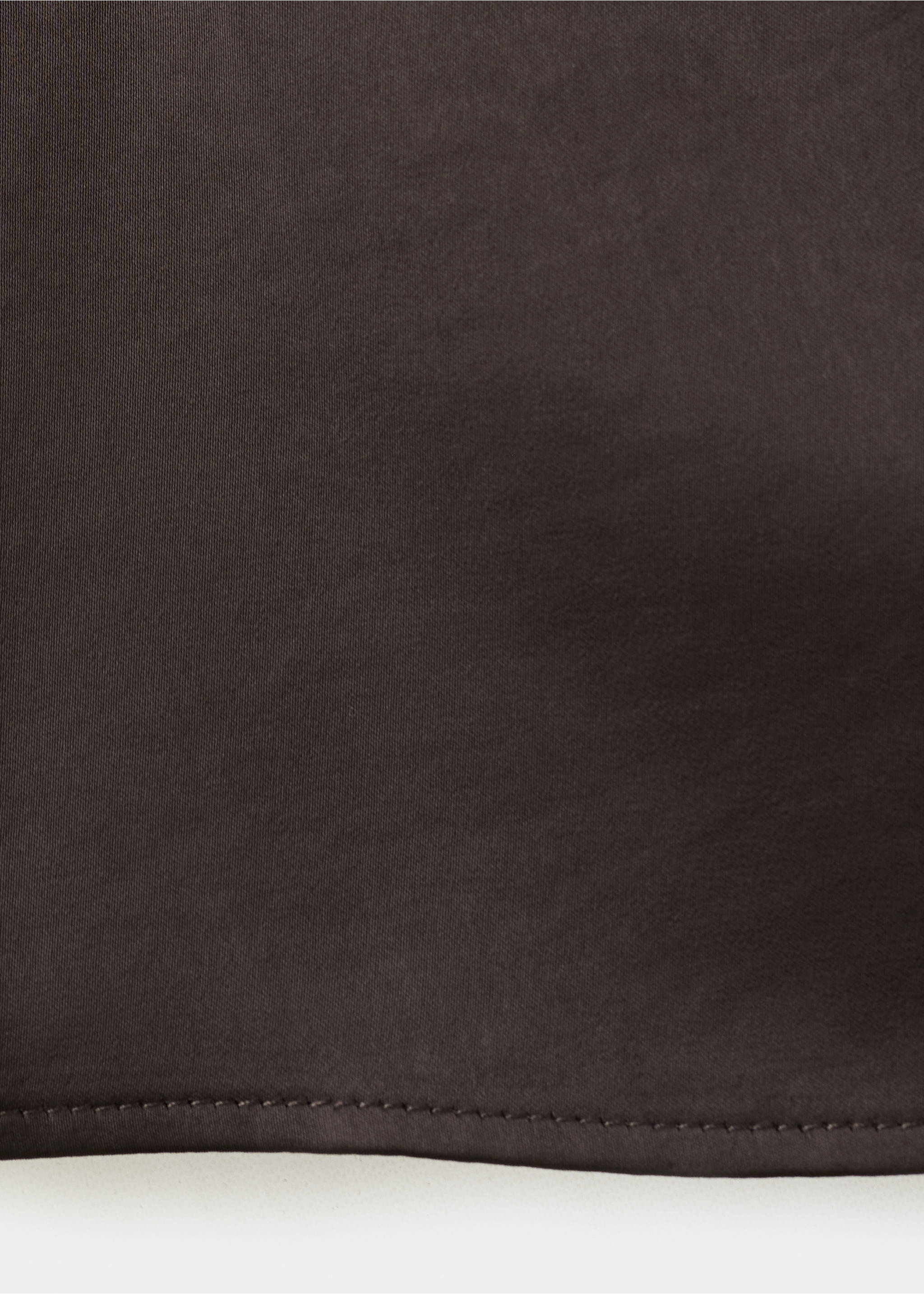 Blusa satinada cuello alto - Detalle del artículo 0, Chocolate. Ref: 27035845-00.