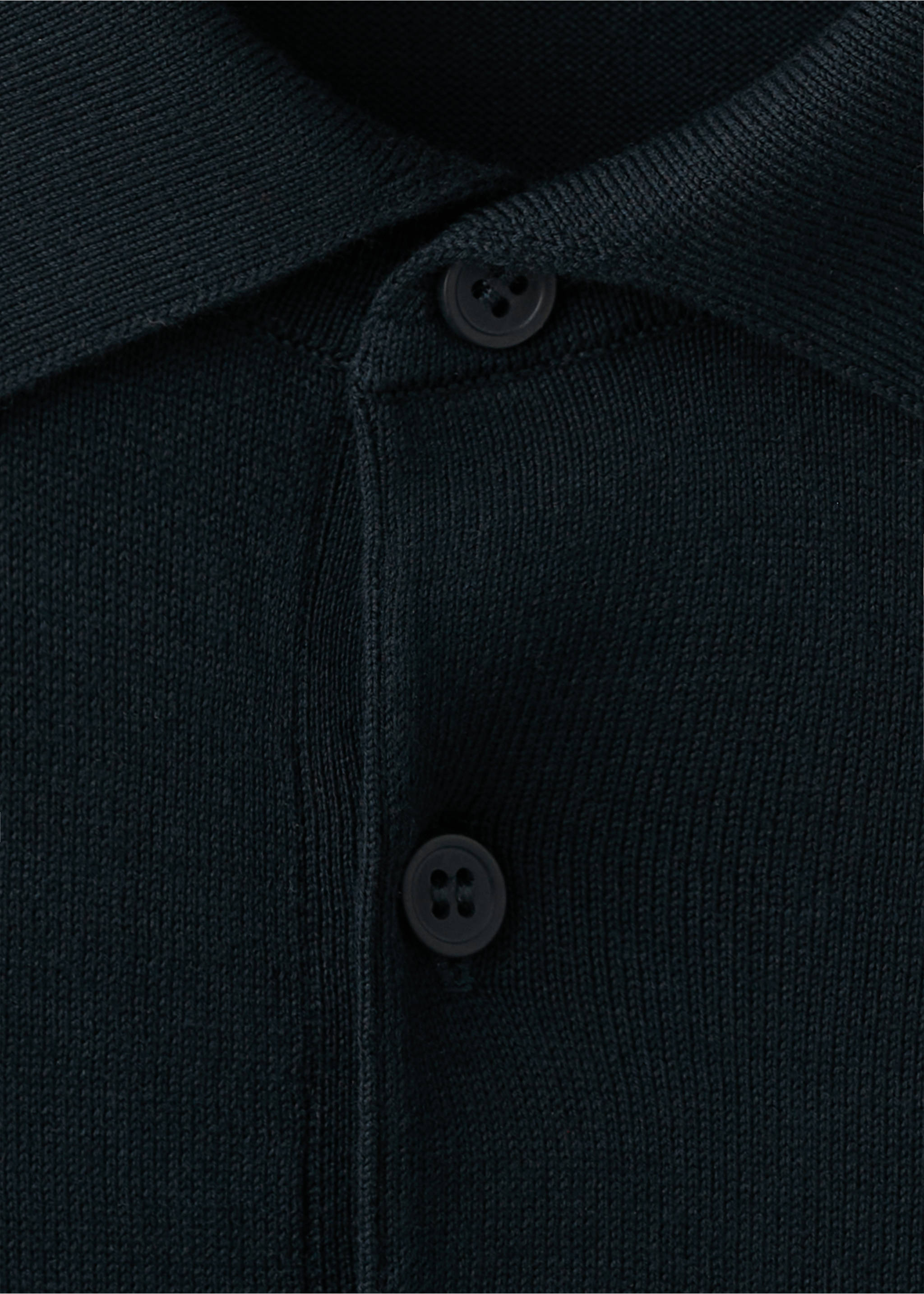 100% cotton fine-knit polo shirt - Details of the article 8, Night Blue. Ref: 27035945-00.