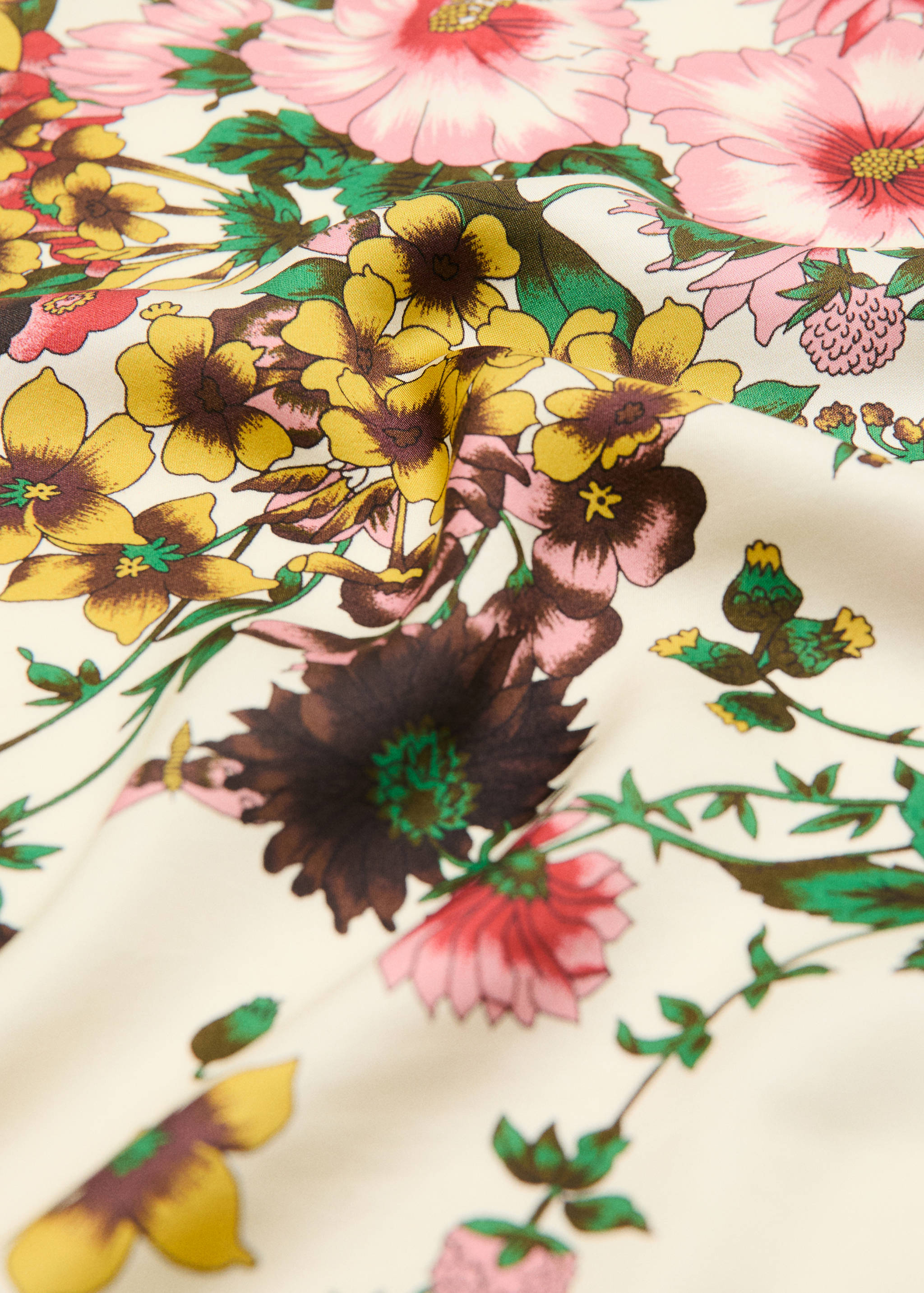 Pañuelo satinado floral - Plano medio