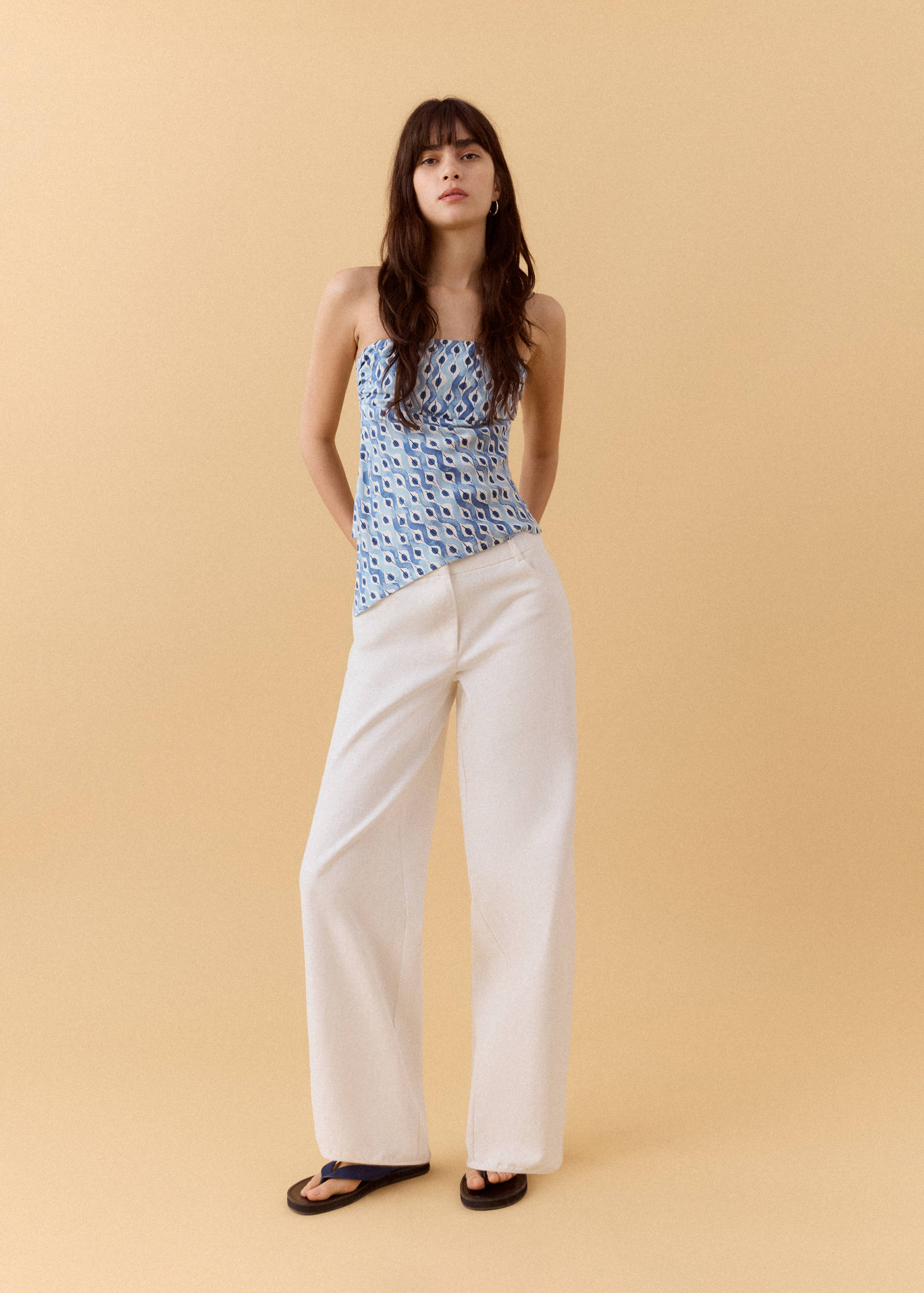 Асимметричный топ с принтом - Общий план