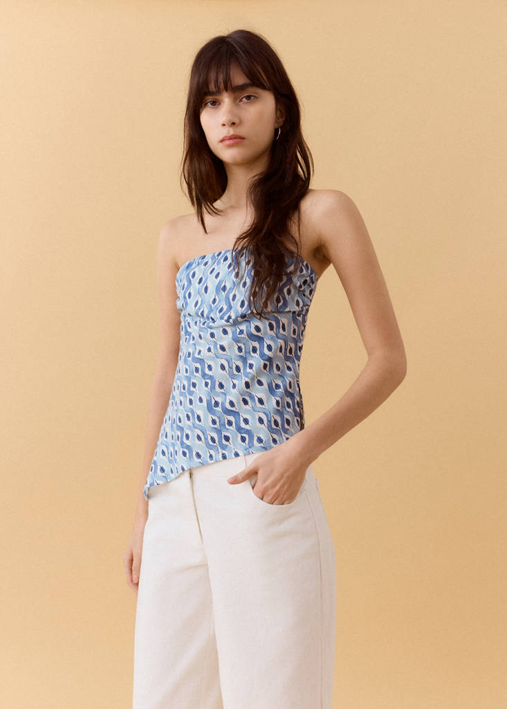 Top asimétrico estampado