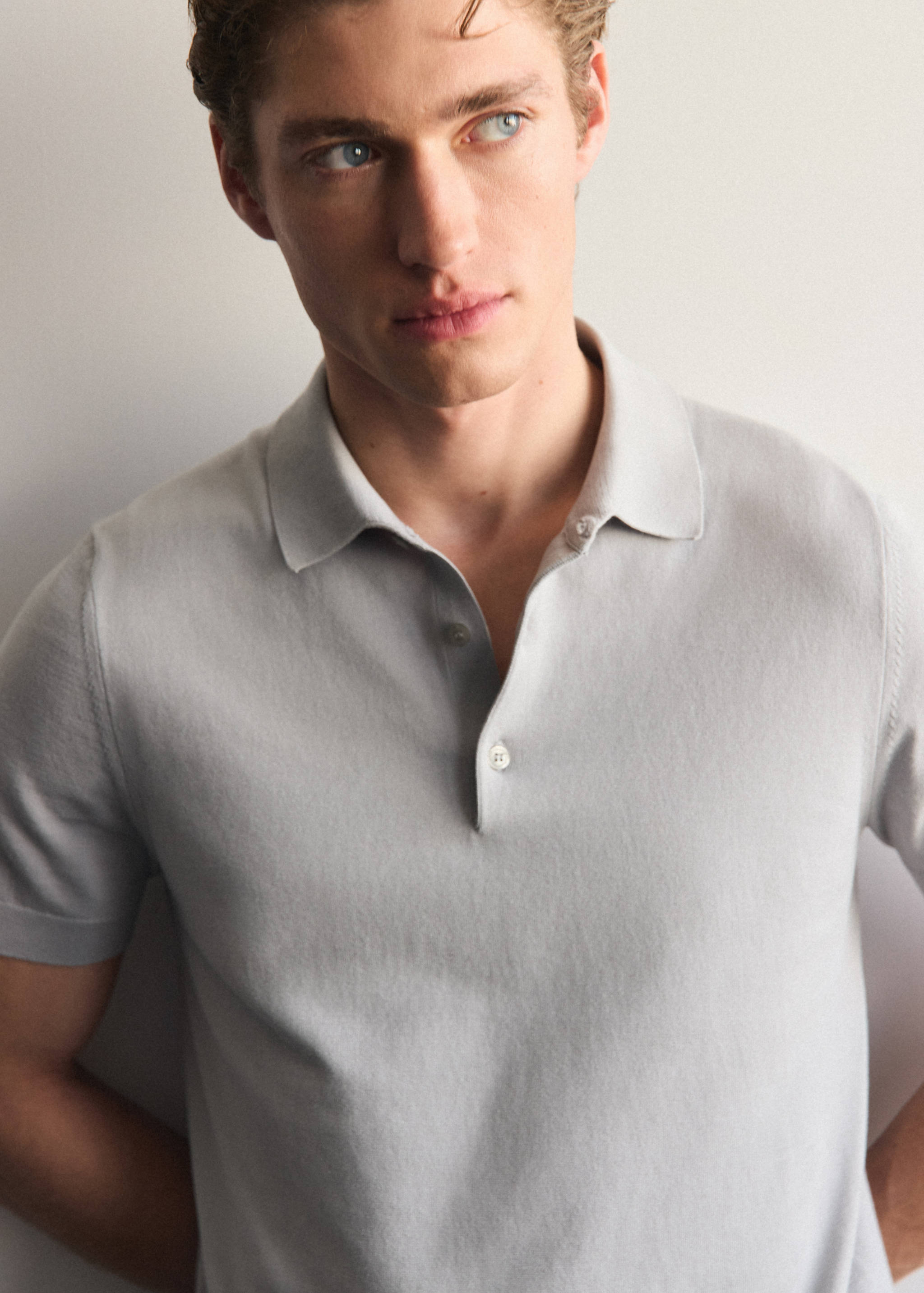 Polo maille fine 100 % coton - Détail de l'article 5, Gris glacé. Ref: 27035964-00.