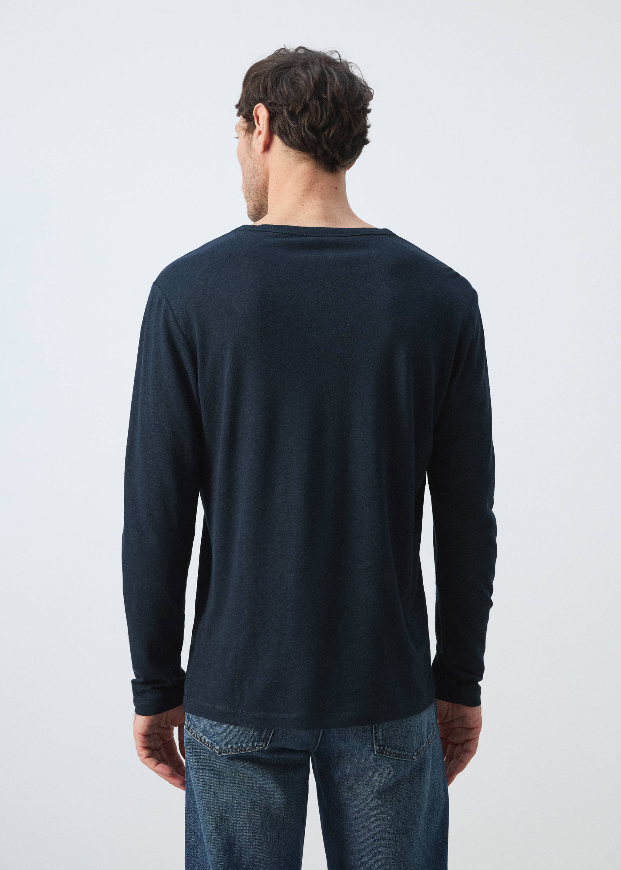 Льняная футболка хенли - Обратная сторона изделия