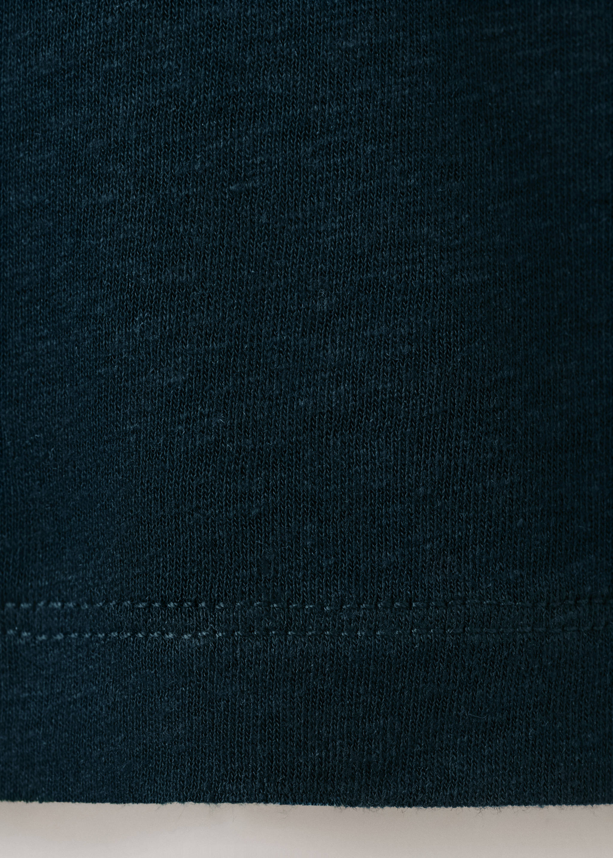 Льняная футболка хенли - Деталь изделия 0