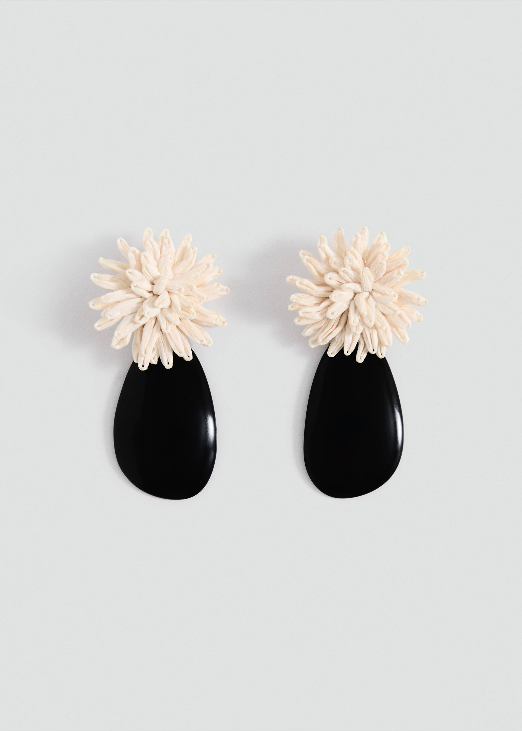 Boucles d'oreilles fleurs résine - Article sans modèle, Beige. Ref: 27035967-00.