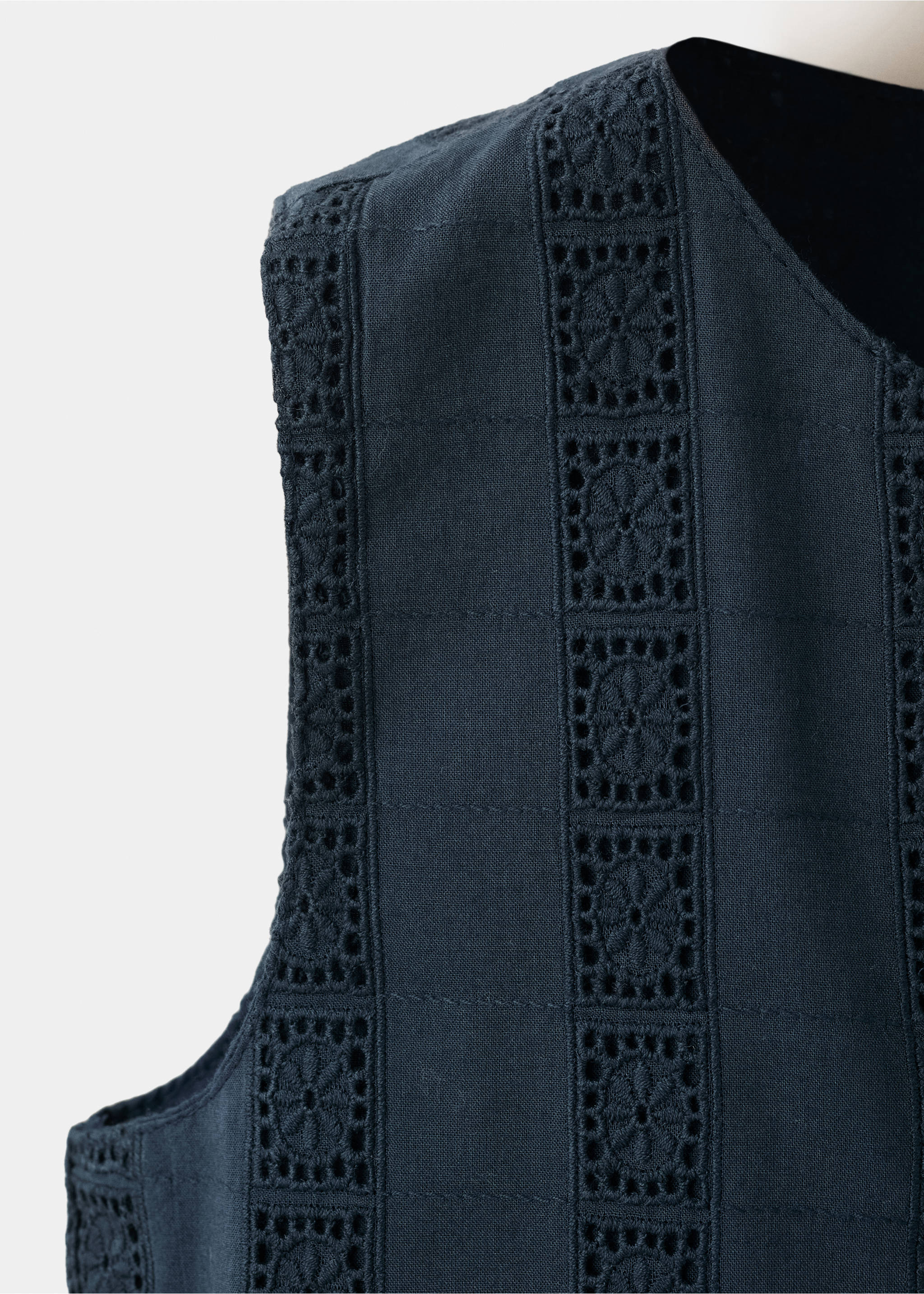 Embroidered detail gilet - Details of the article 0, Navy. Ref: 27035970-00.