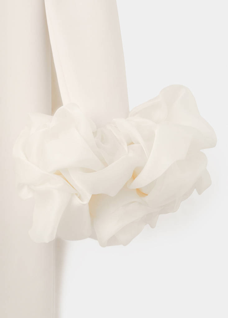 Open-back dress with flower cuffs — Ecru