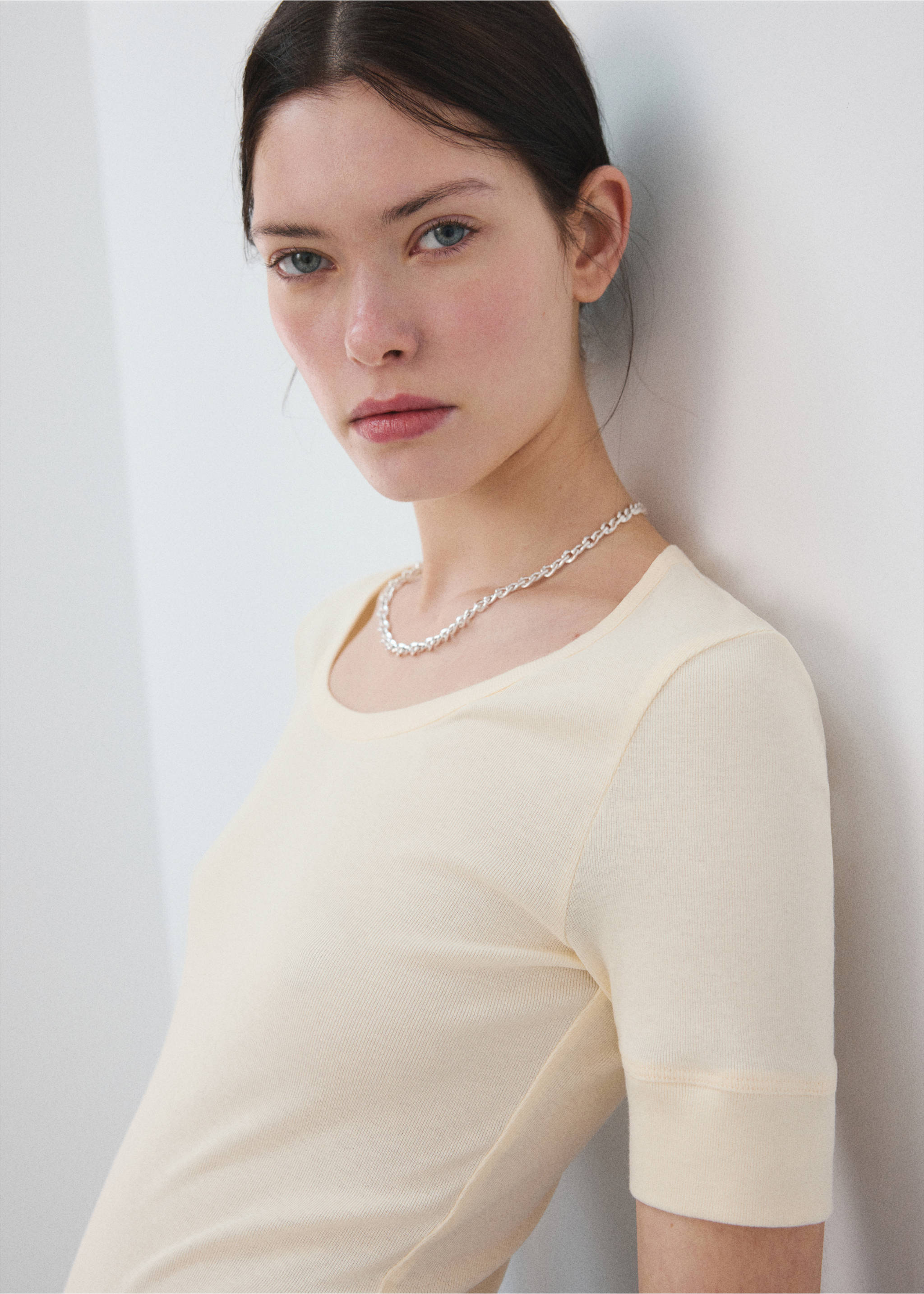 เสื้อยืดแขนสั้นทรงเข้ารูป - รายละเอียดของสินค้า 1, สีขาวนวล. Ref: 27035998-00.