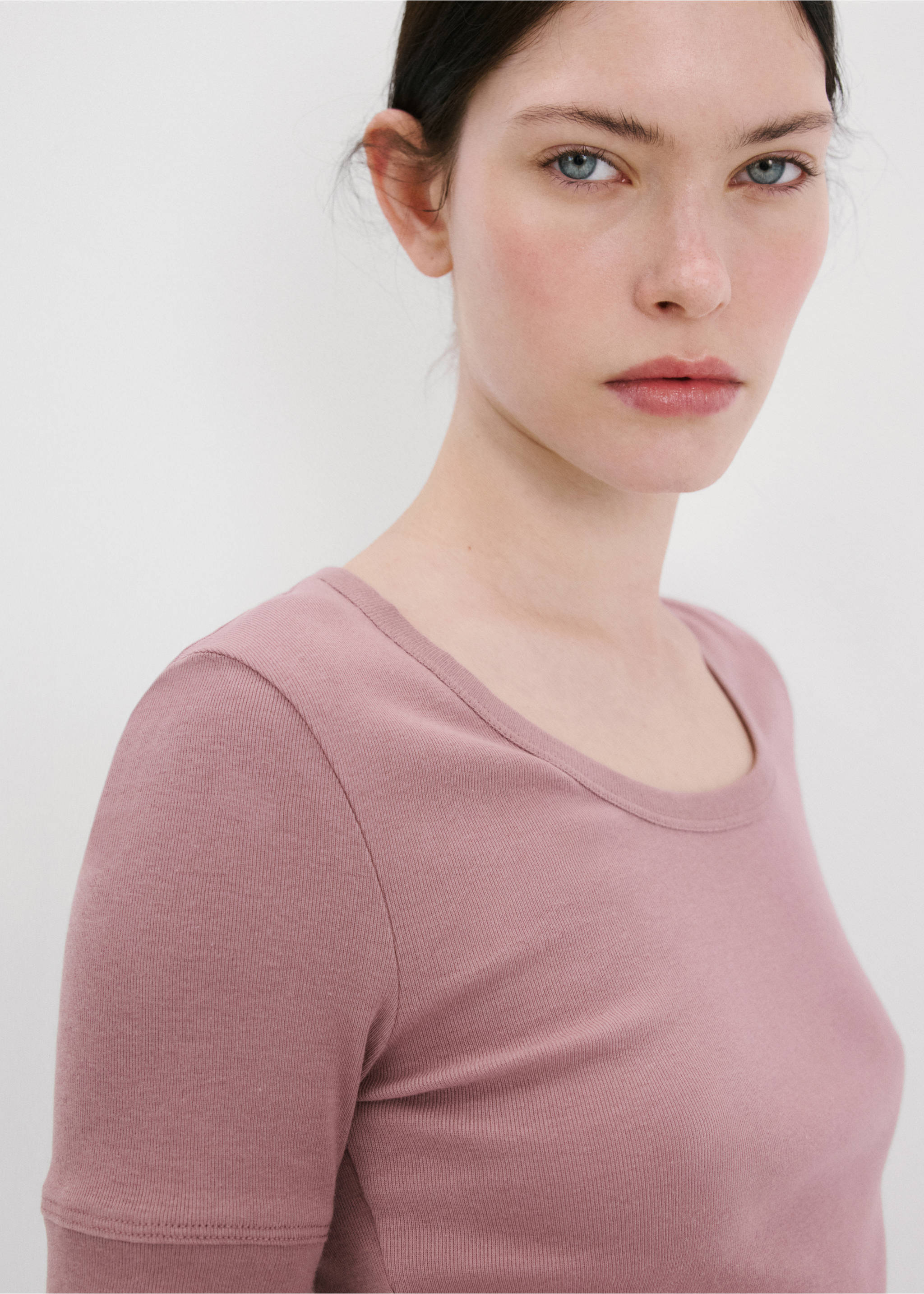 Short-sleeved fitted t-shirt - Details of the article 2, Light/Pastel Purple. Ref: 27035998-00.