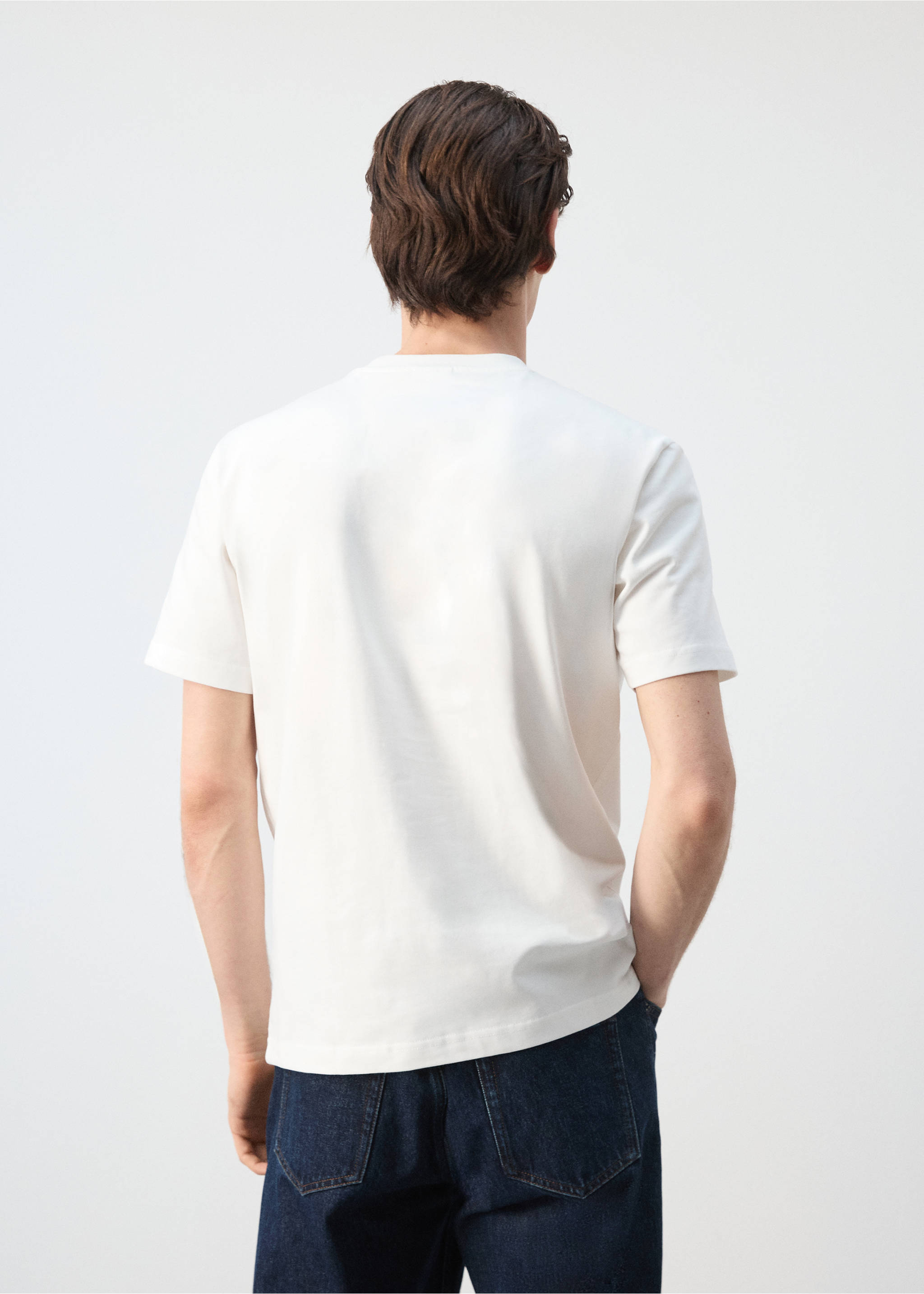 Tricou din 100% bumbac cu buzunar cu grafică brodată - Spatele articolului, Alb. Ref: 27036000-00.