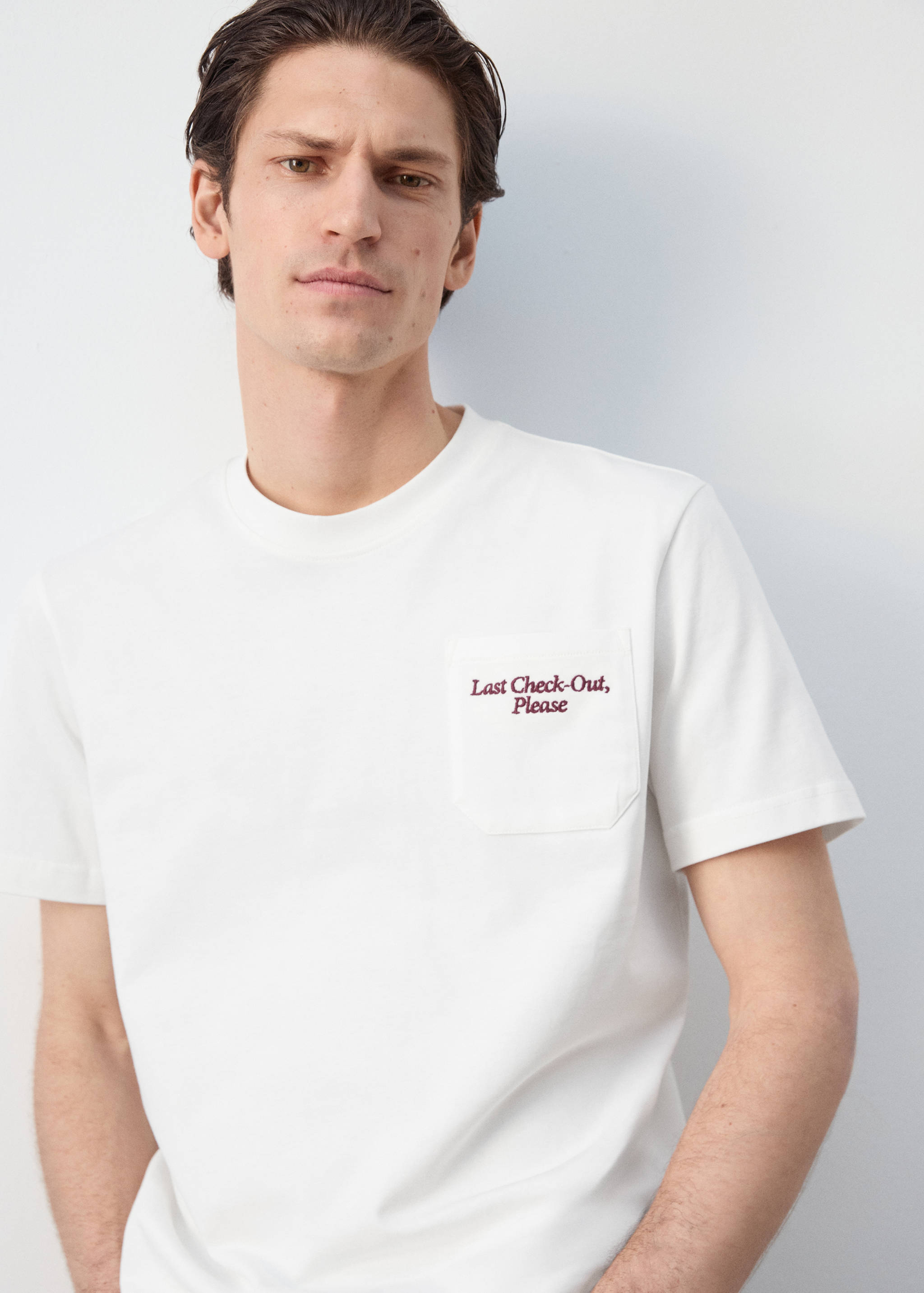 100% cotton T-shirt with embroidered graphic pocket - Details of the article 1
