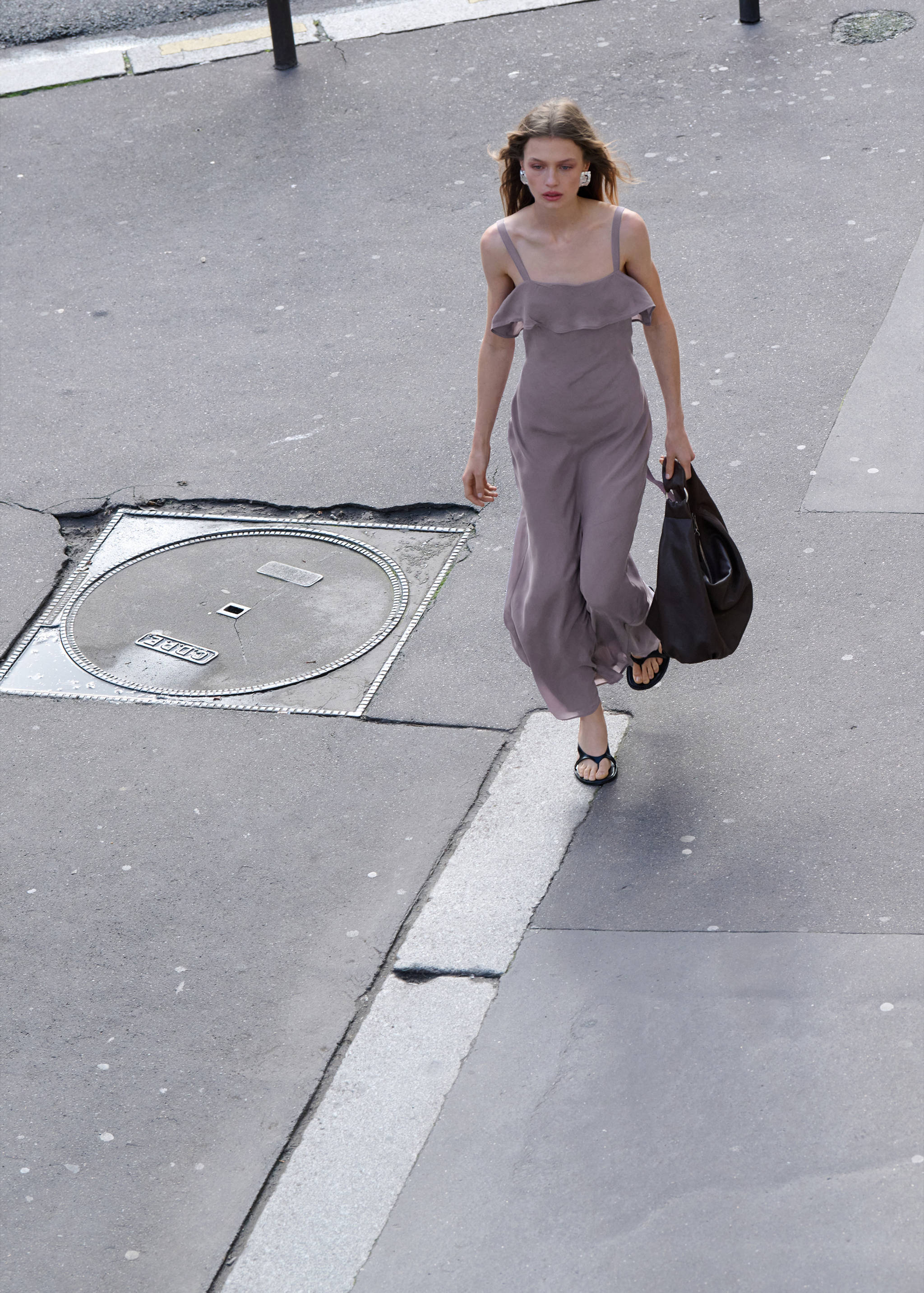 Длинное платье с воланами - Общий план