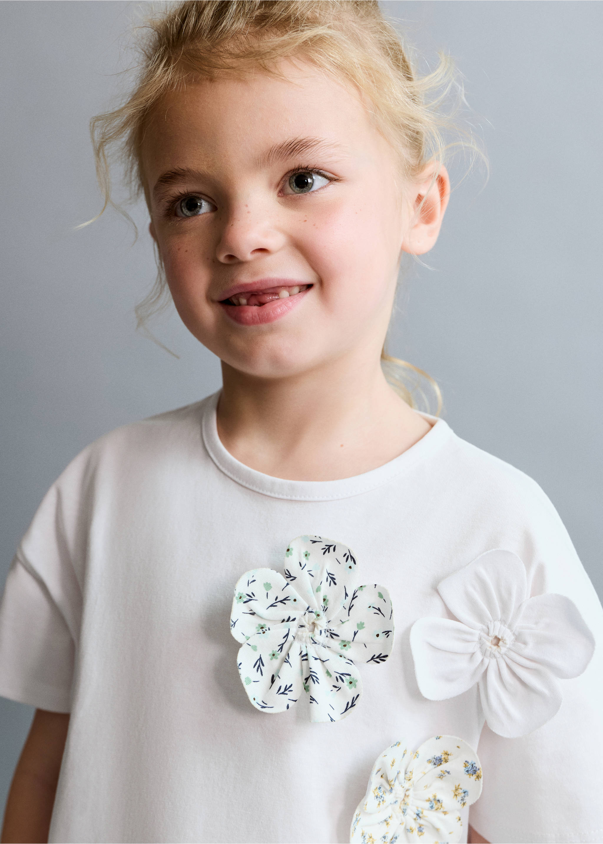 Cotton flower T-shirt - Details of the article 1, Off White. Ref: 27036342-00.