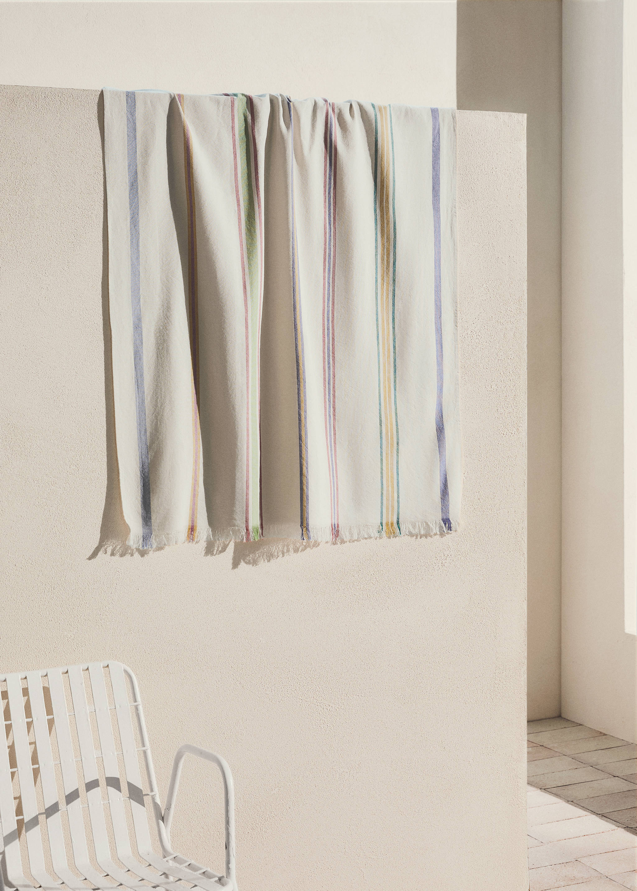 Striped pareo towel - General plane