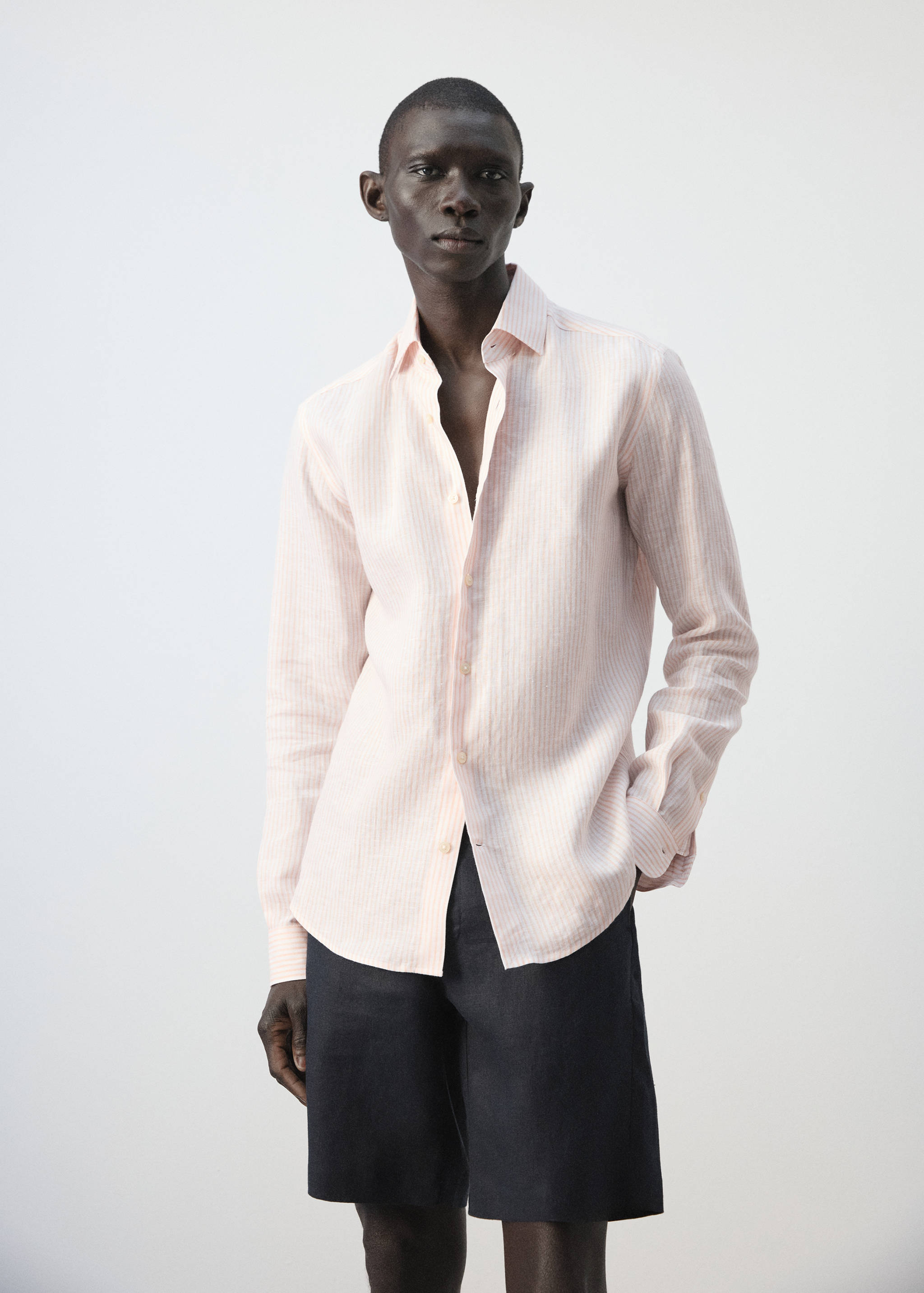 Camisa slim fit 100% lino rayas - Plano medio