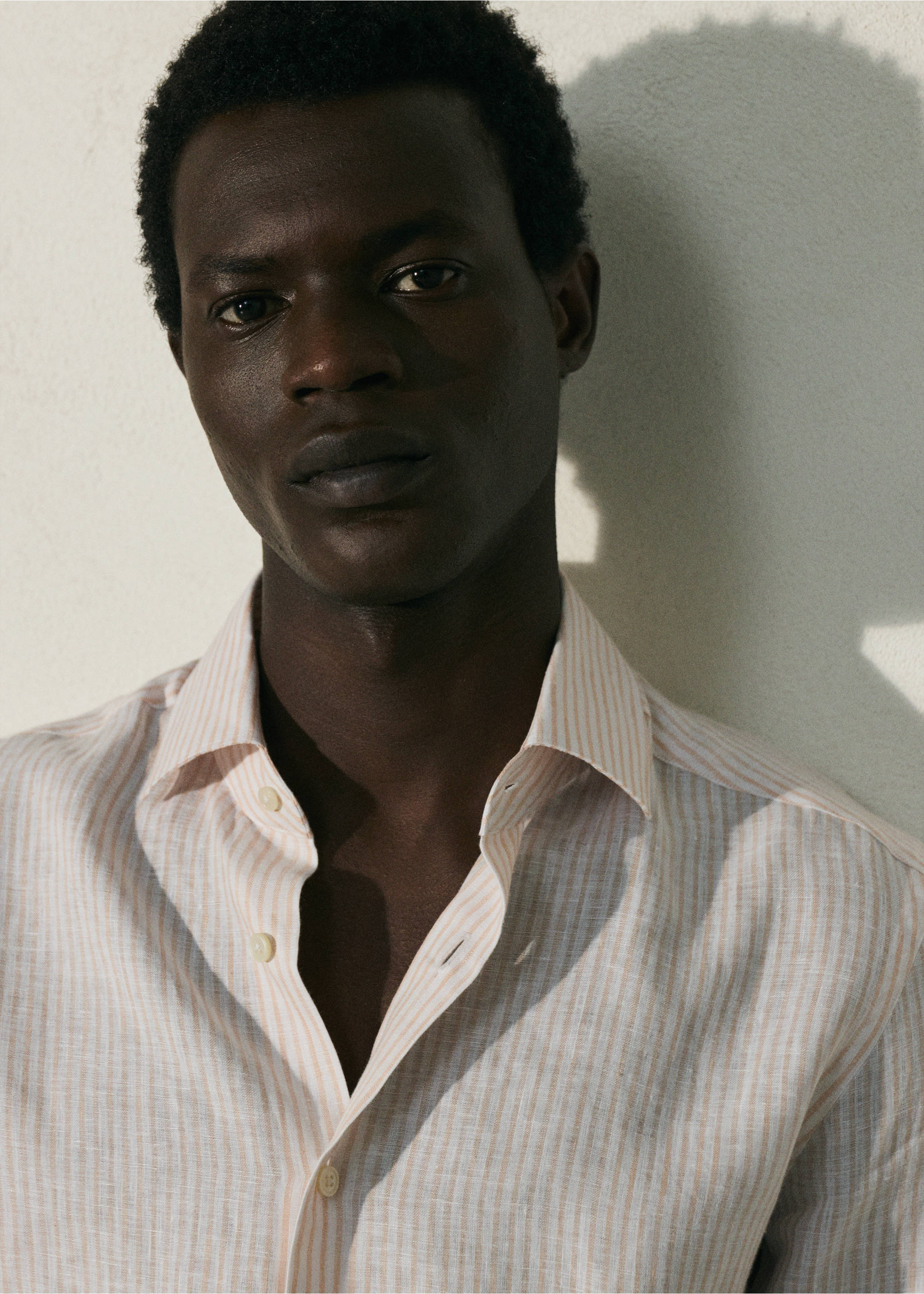 Chemise slim-fit 100 % lin à rayures - Détail de l'article 5, Pêche. Ref: 27036711-00.