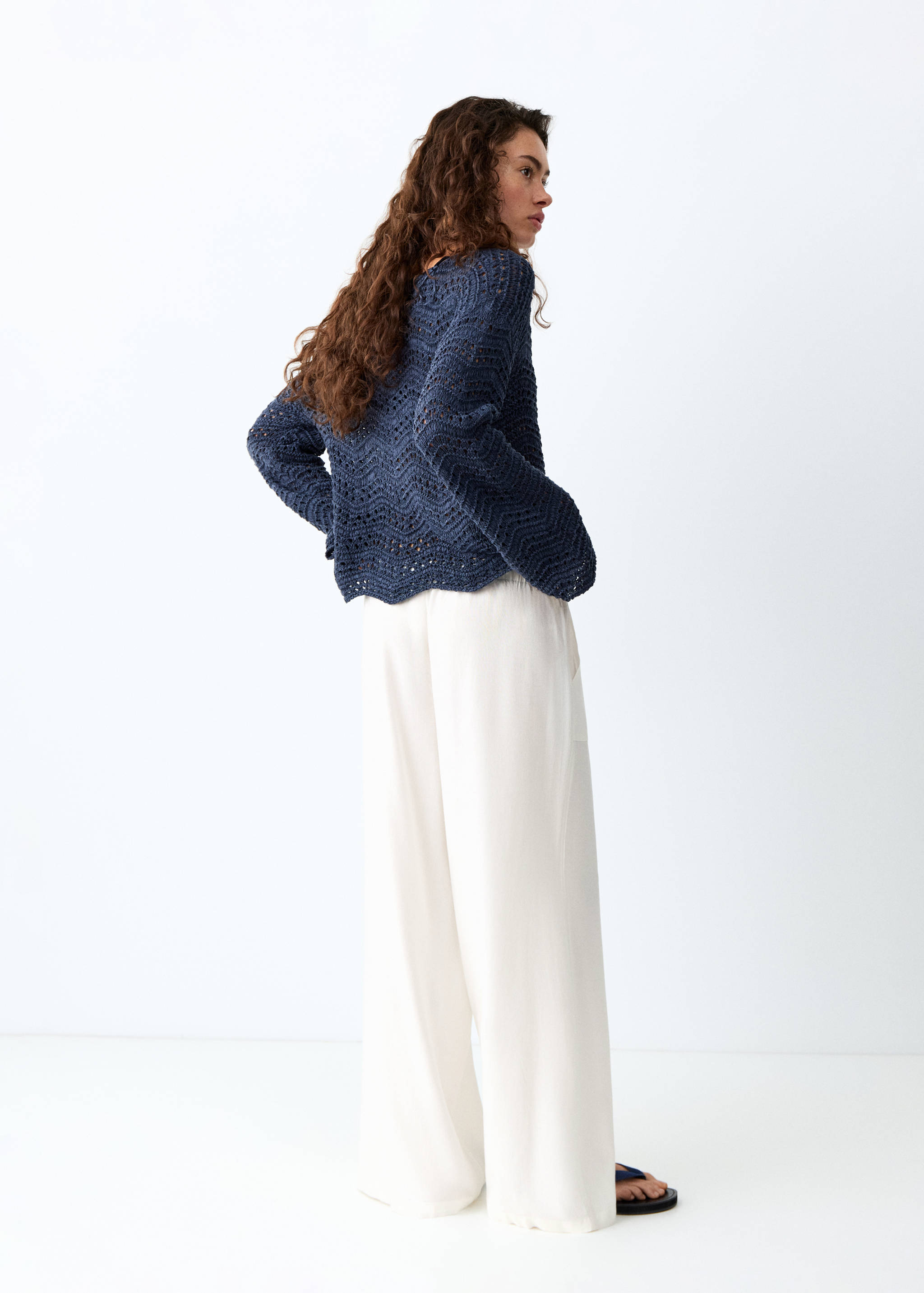 سروال مستقيم من مزيج الكتان - الجهة الخلفية للمنتج