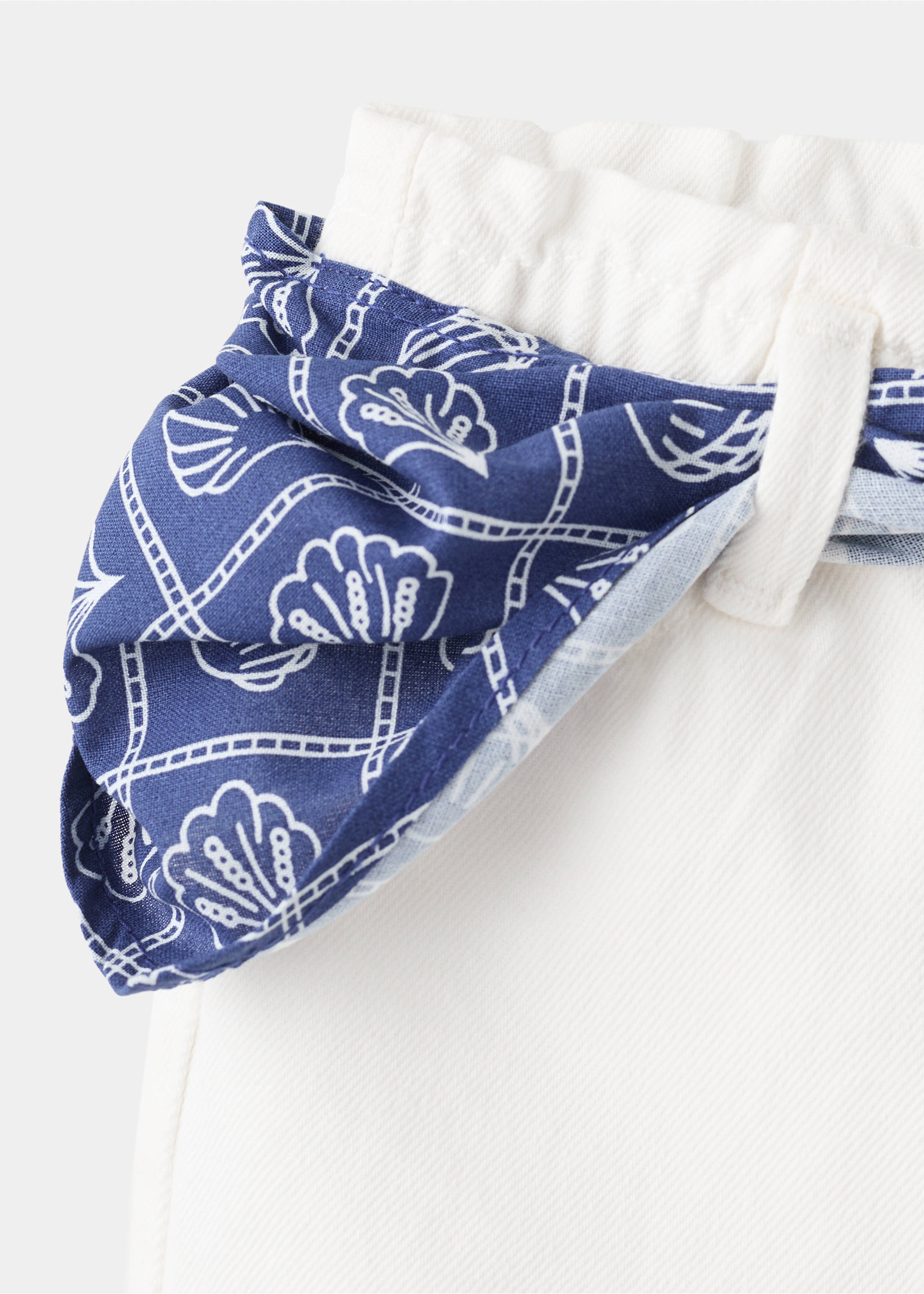 Шорты с многофункциональным декоративным платком - Деталь изделия 0, Белый. Ref: 27036732-00.