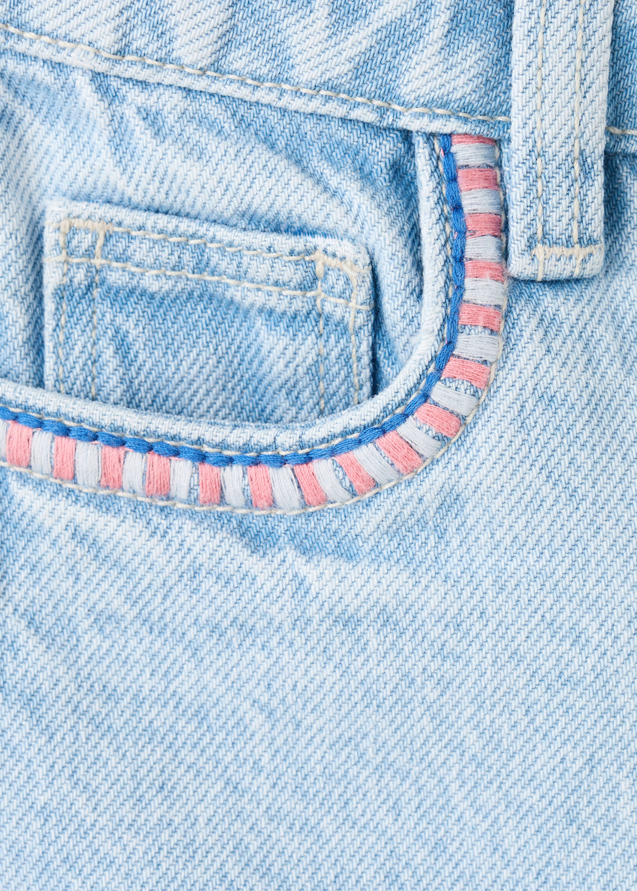 Embroidered detail denim shorts - Details of the article 0