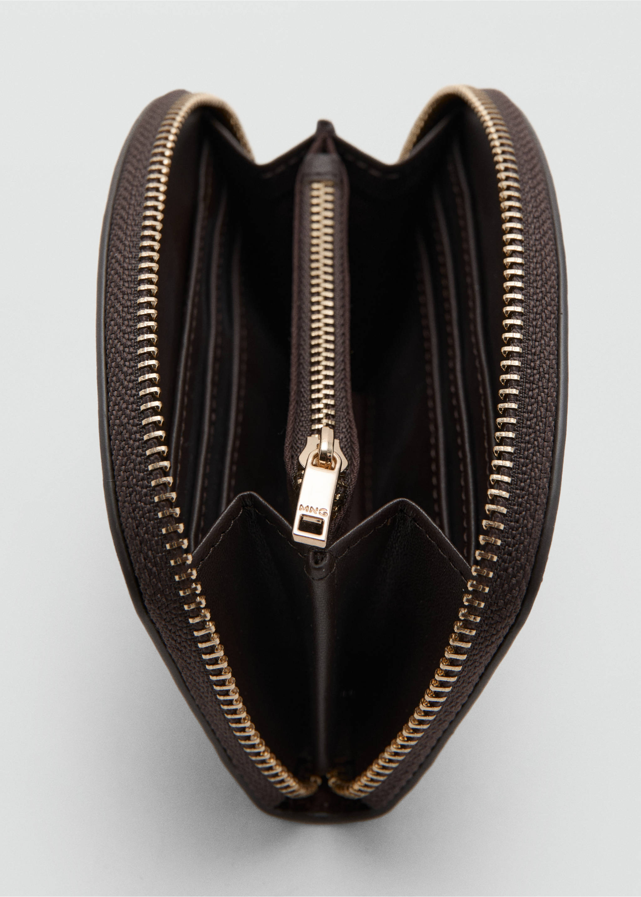 Medium texture wallet - Details of the article 1, Chocolate. Ref: 27036749-00.