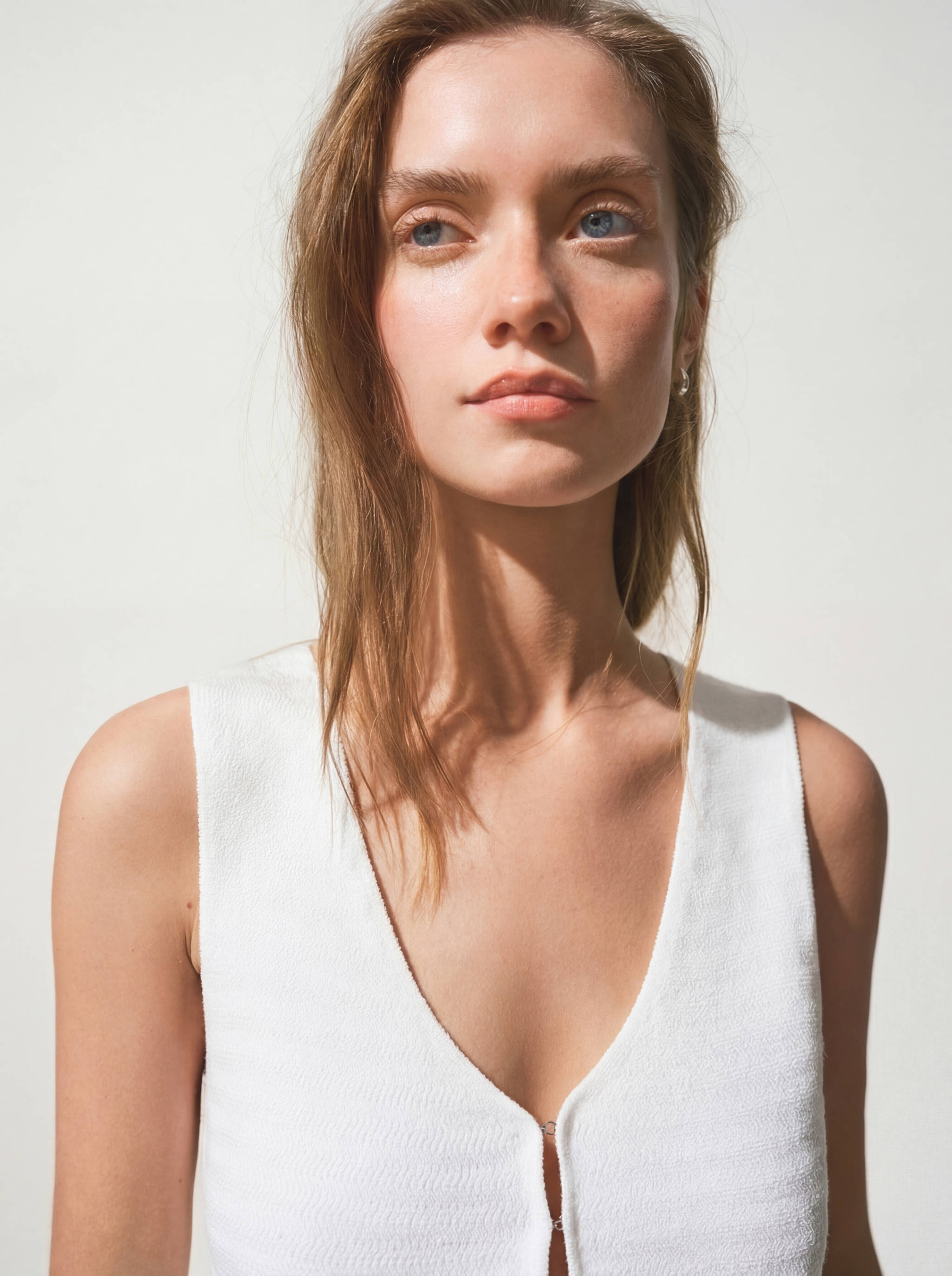 Fluid top with press-stud fastening - Details of the article 1