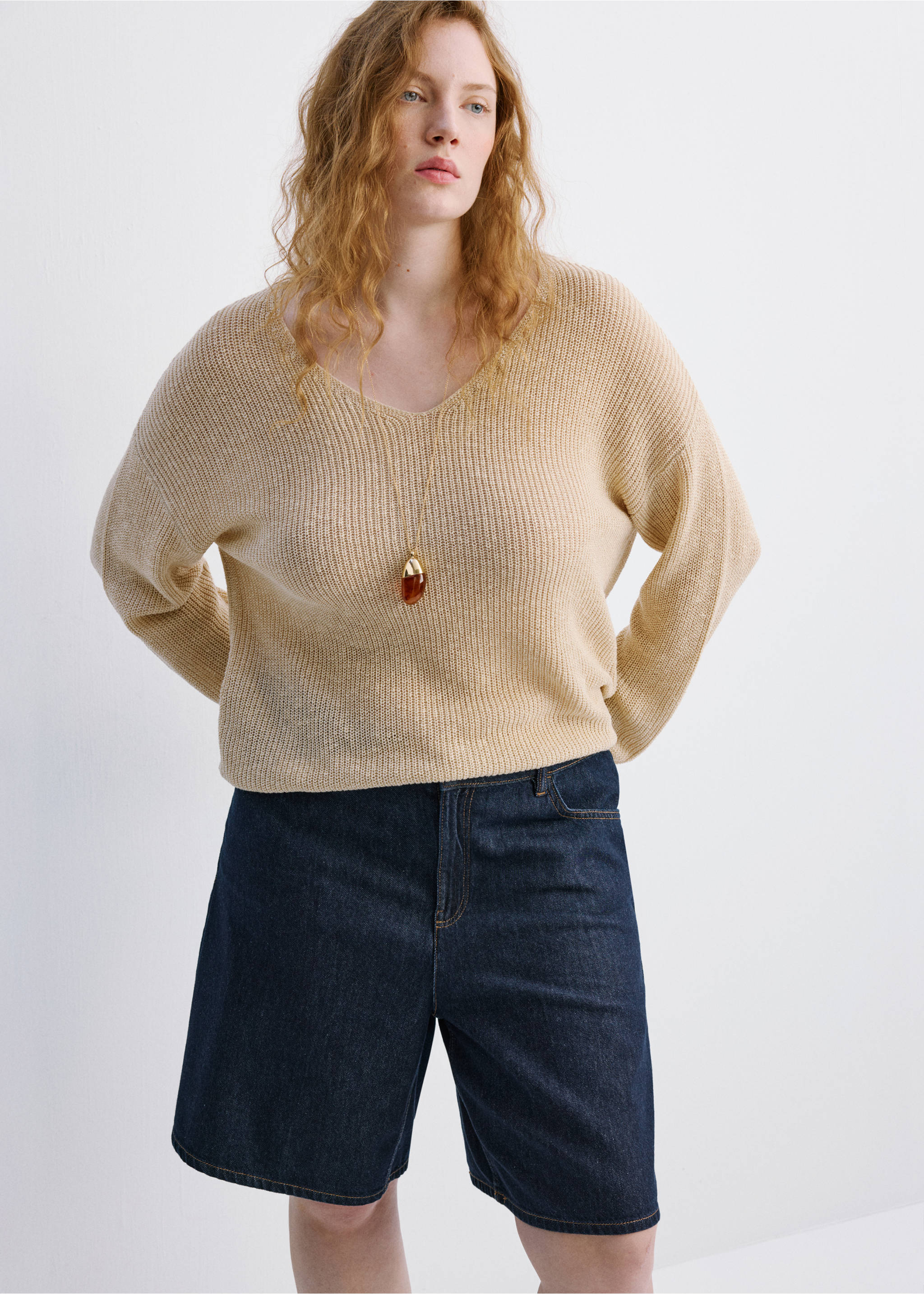 High-waist straight-fit denim shorts - Details of the article 5, Open Blue. Ref: 27037140-00.