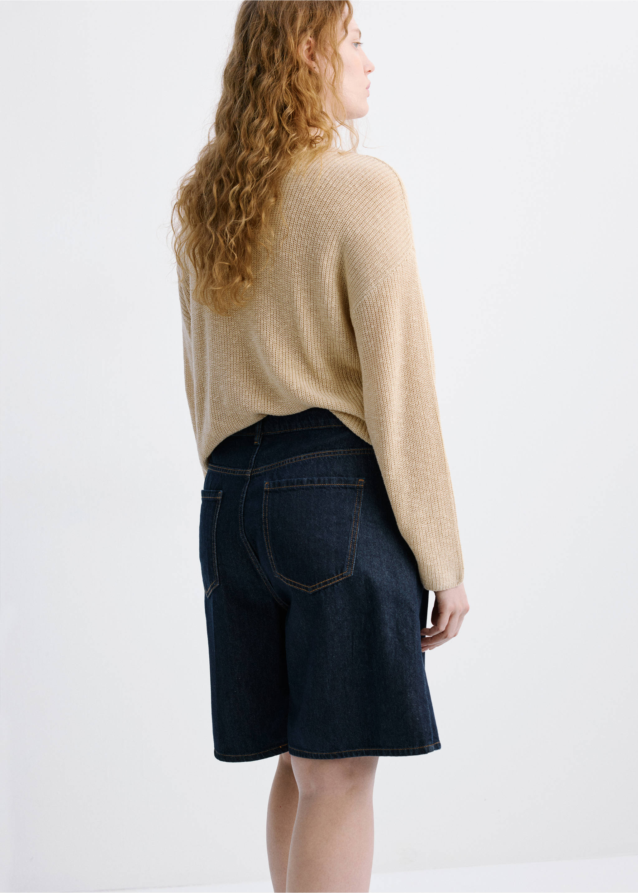 High-waist straight-fit denim shorts - Details of the article 4, Open Blue. Ref: 27037140-00.