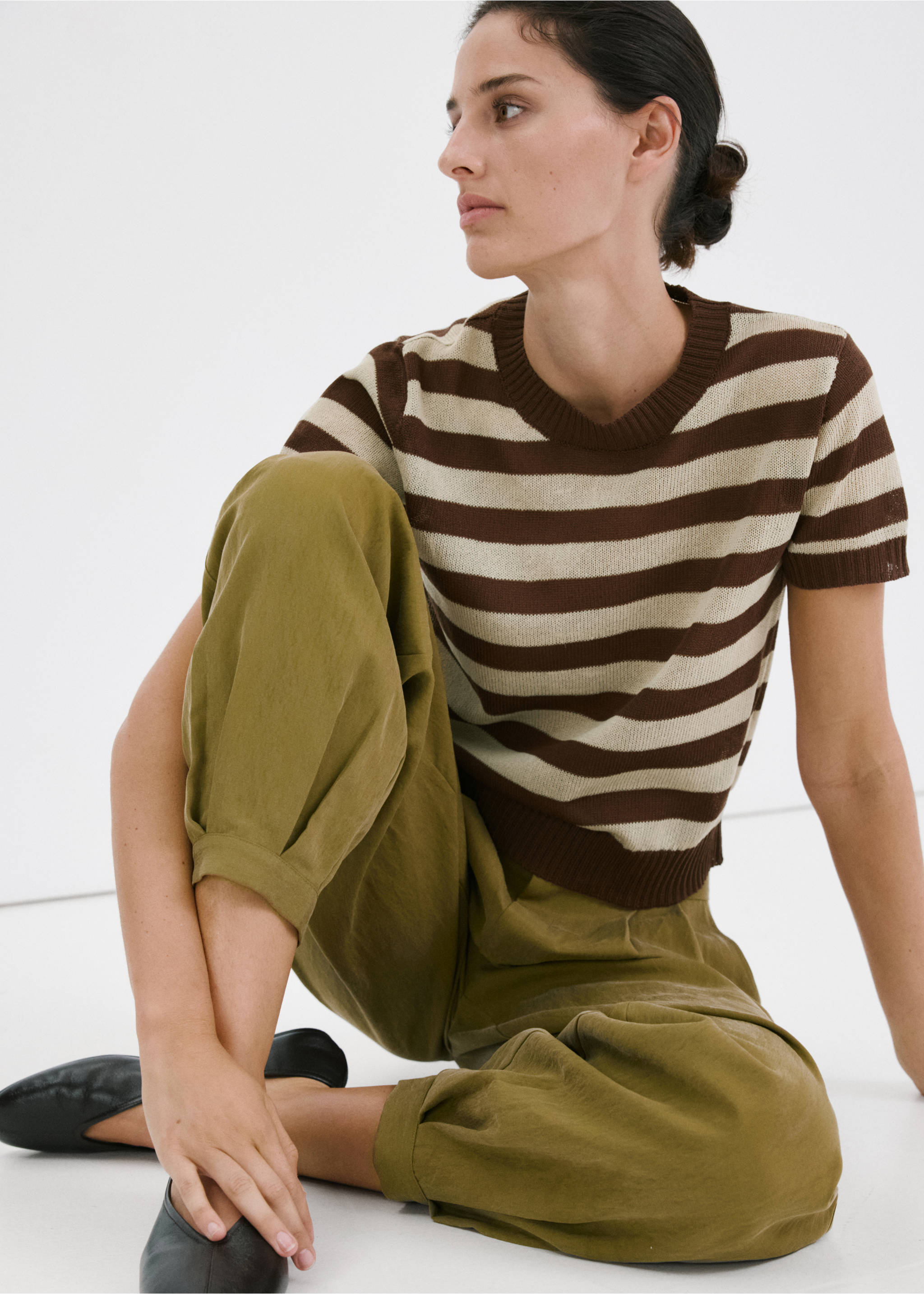 Pull-over crop à rayures - Plan moyen, Chocolat. Ref: 27037143-00.