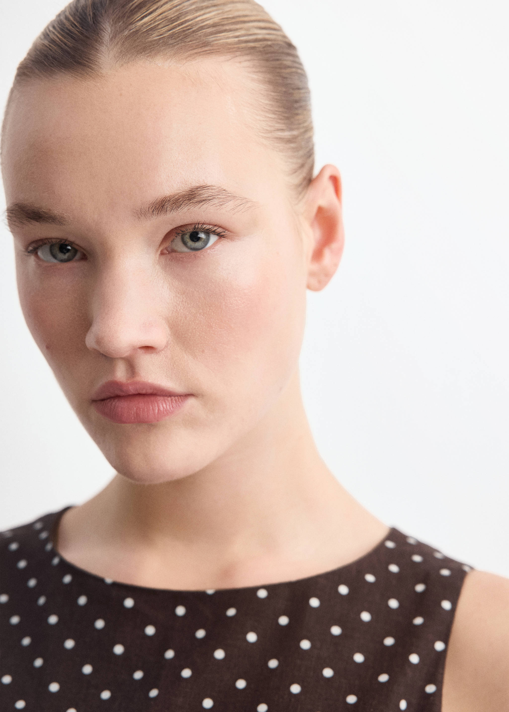 Linen jumpsuit with polka-dot belt - Details of the article 4