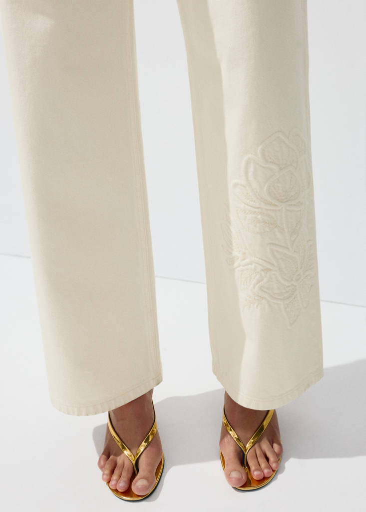 Flower-embroidered straight-fit jeans — Ecru