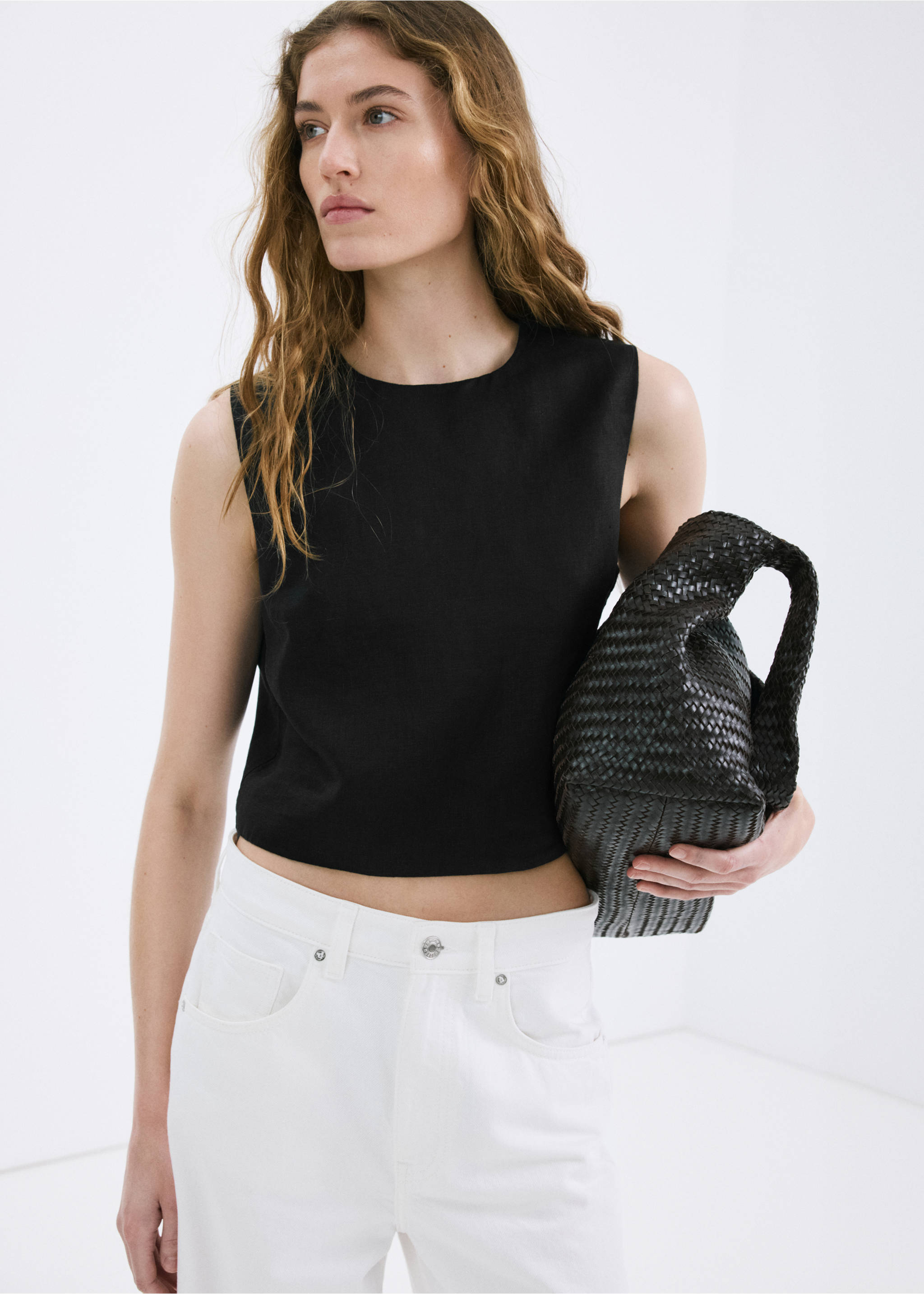 100% linen crop top - Details of the article 2, Black. Ref: 27037157-00.