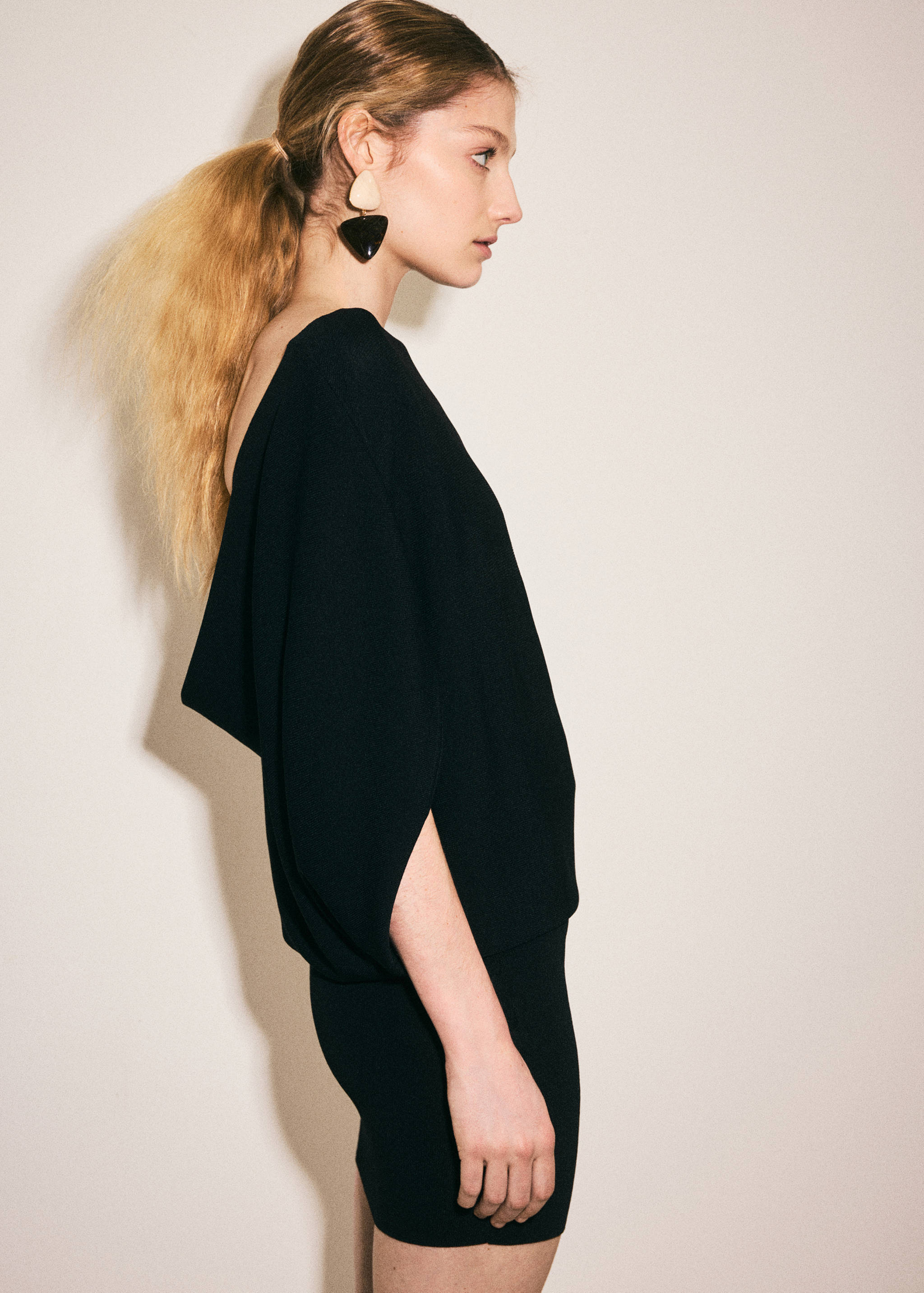 Vestido entallado punto espalda abierta - Plano medio